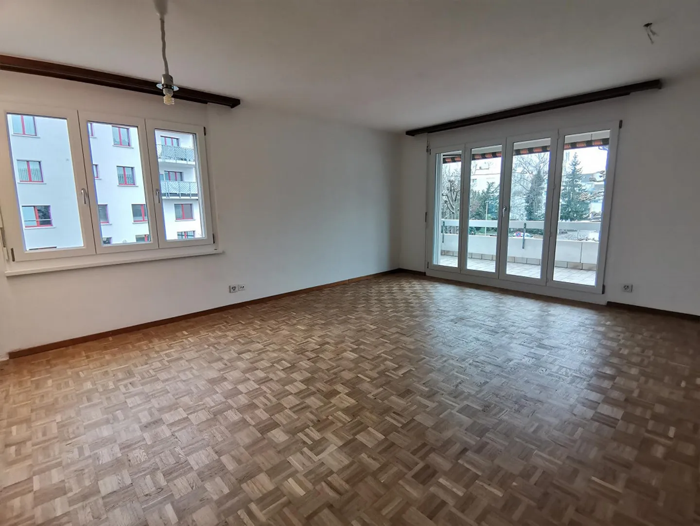 Appartamento 4½ locali al 1° piano in una vivace zona commerciale - Foto 9 di 11