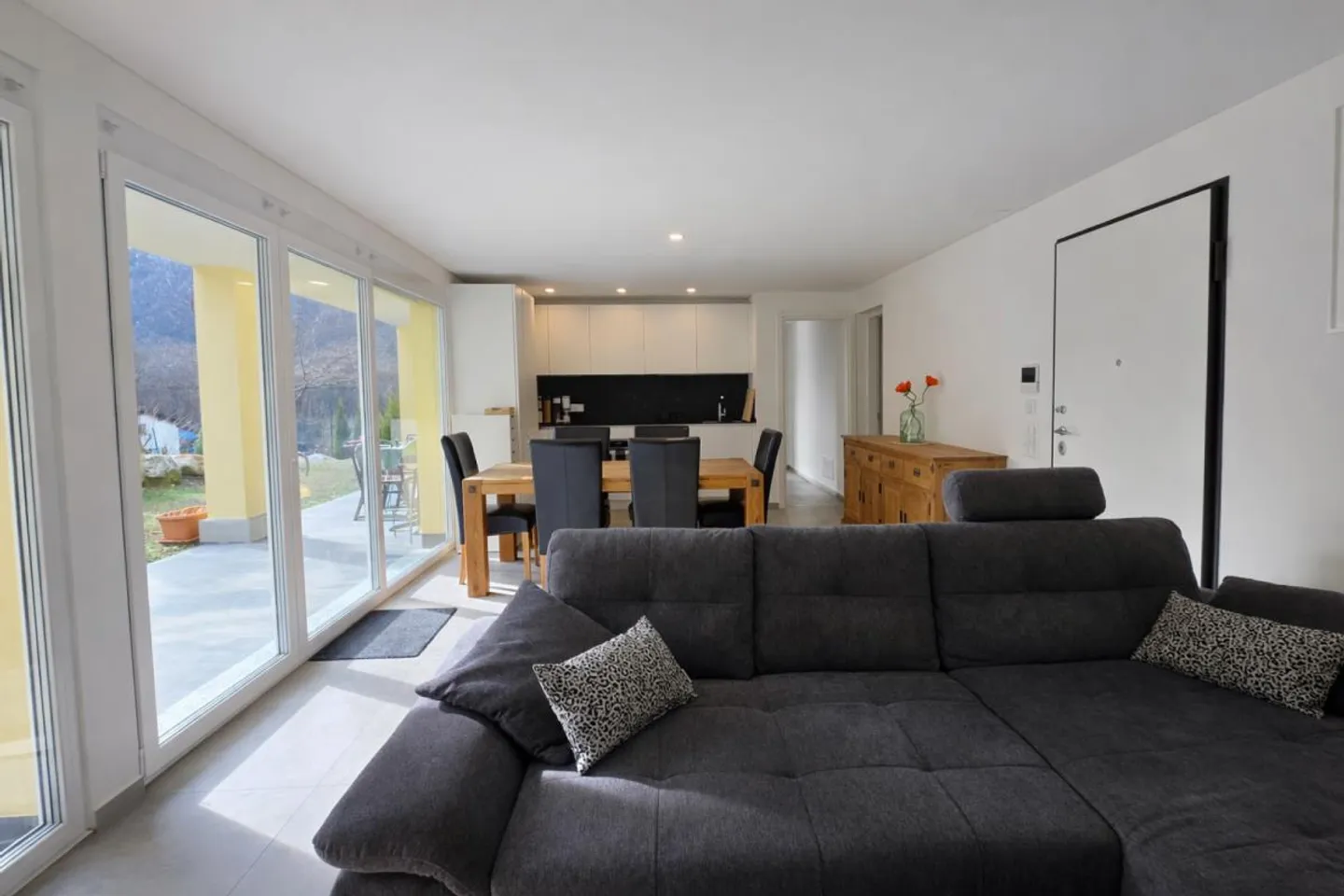 Modern 3.5 Room Apartment with approx. 45 m² Private Garden - Lostallo (Sorte) - Photo 3 of 7