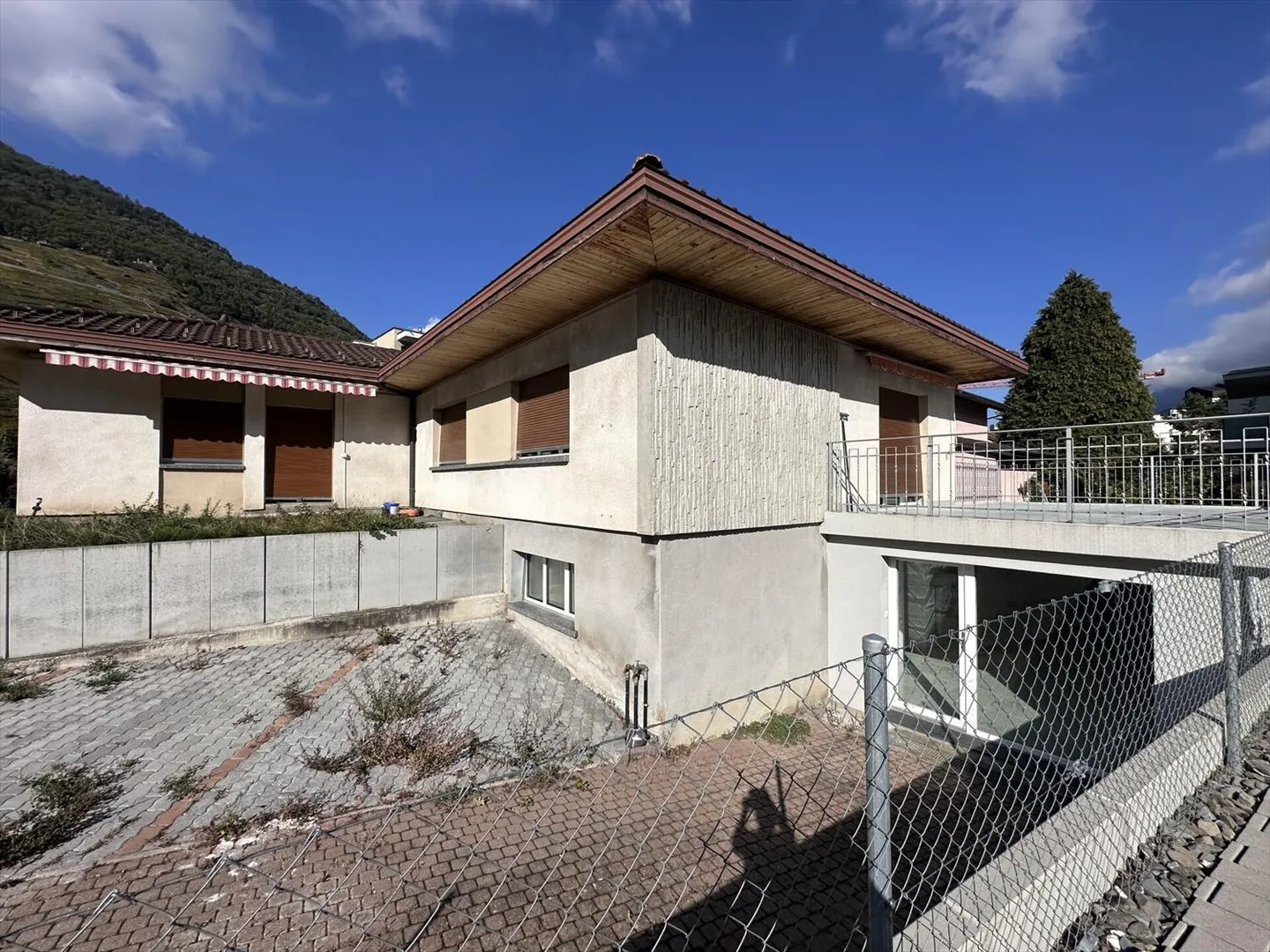 Einfamilienhaus mit Möglichkeit zur selbständigen Tätigkeit und großer Terrasse - Foto 1 von 13