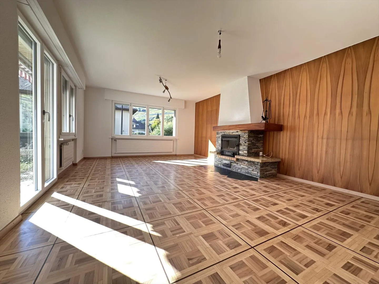 Einfamilienhaus mit Möglichkeit zur selbständigen Tätigkeit und großer Terrasse - Foto 4 von 13