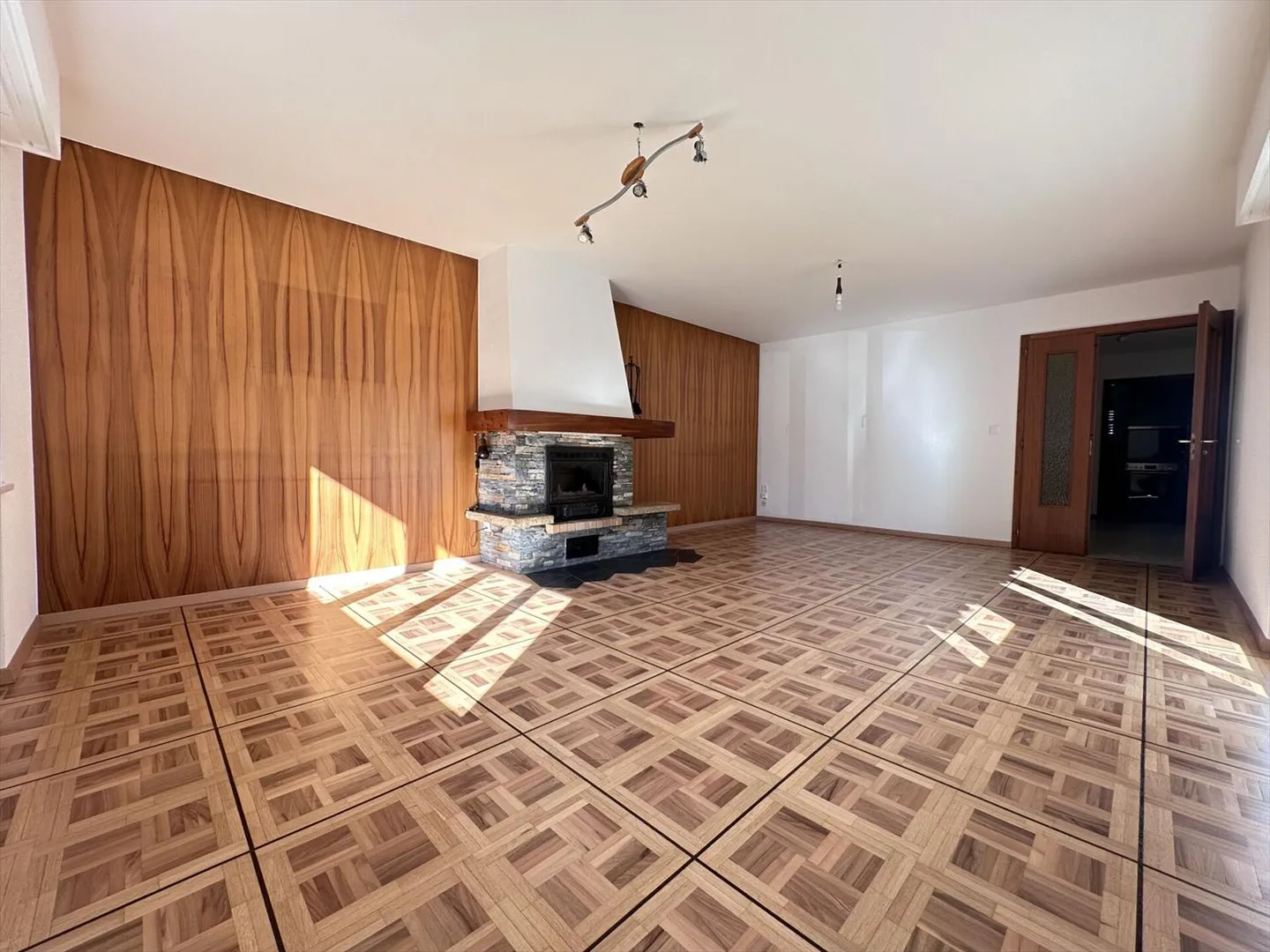 Einfamilienhaus mit Möglichkeit zur selbständigen Tätigkeit und großer Terrasse - Foto 5 von 13