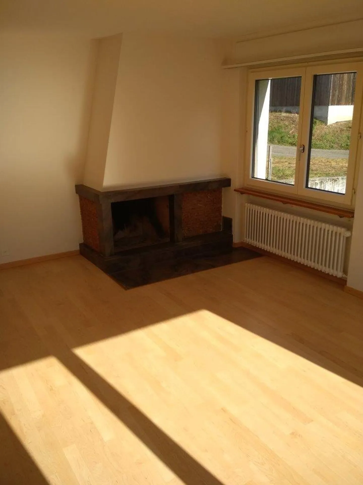 Cozy 4-Room Apartment in Green Area - Photo 4 of 7