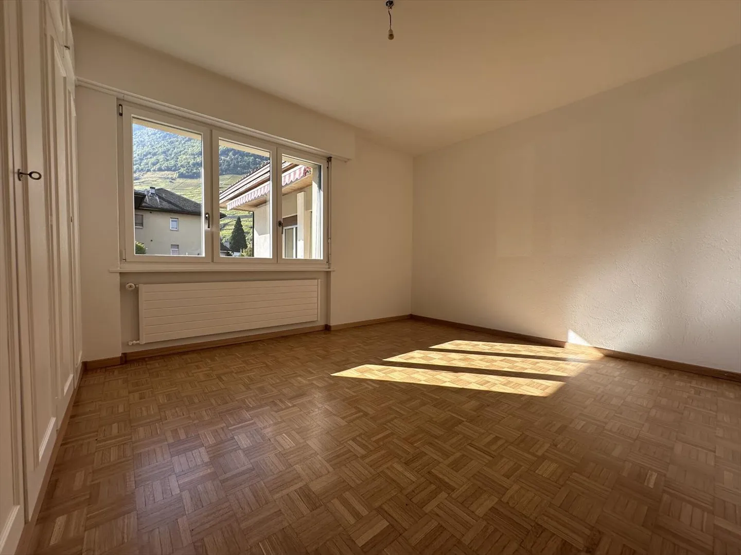 Einfamilienhaus mit Möglichkeit zur selbständigen Tätigkeit und großer Terrasse - Foto 7 von 13