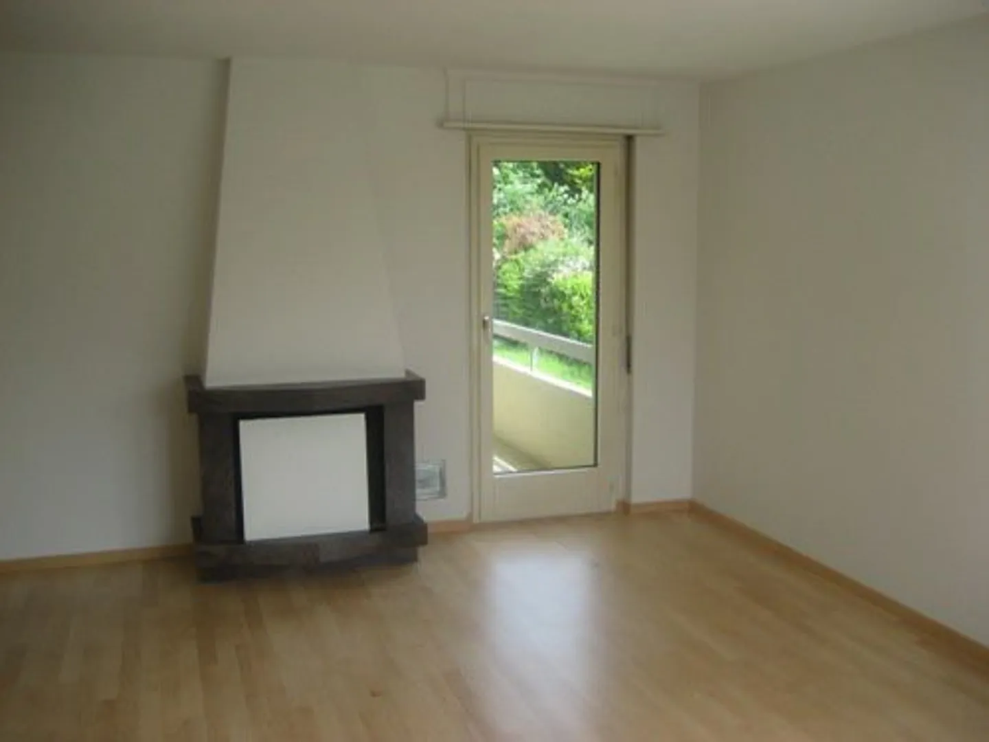 Cozy 4-Room Apartment in Green Area - Photo 5 of 7