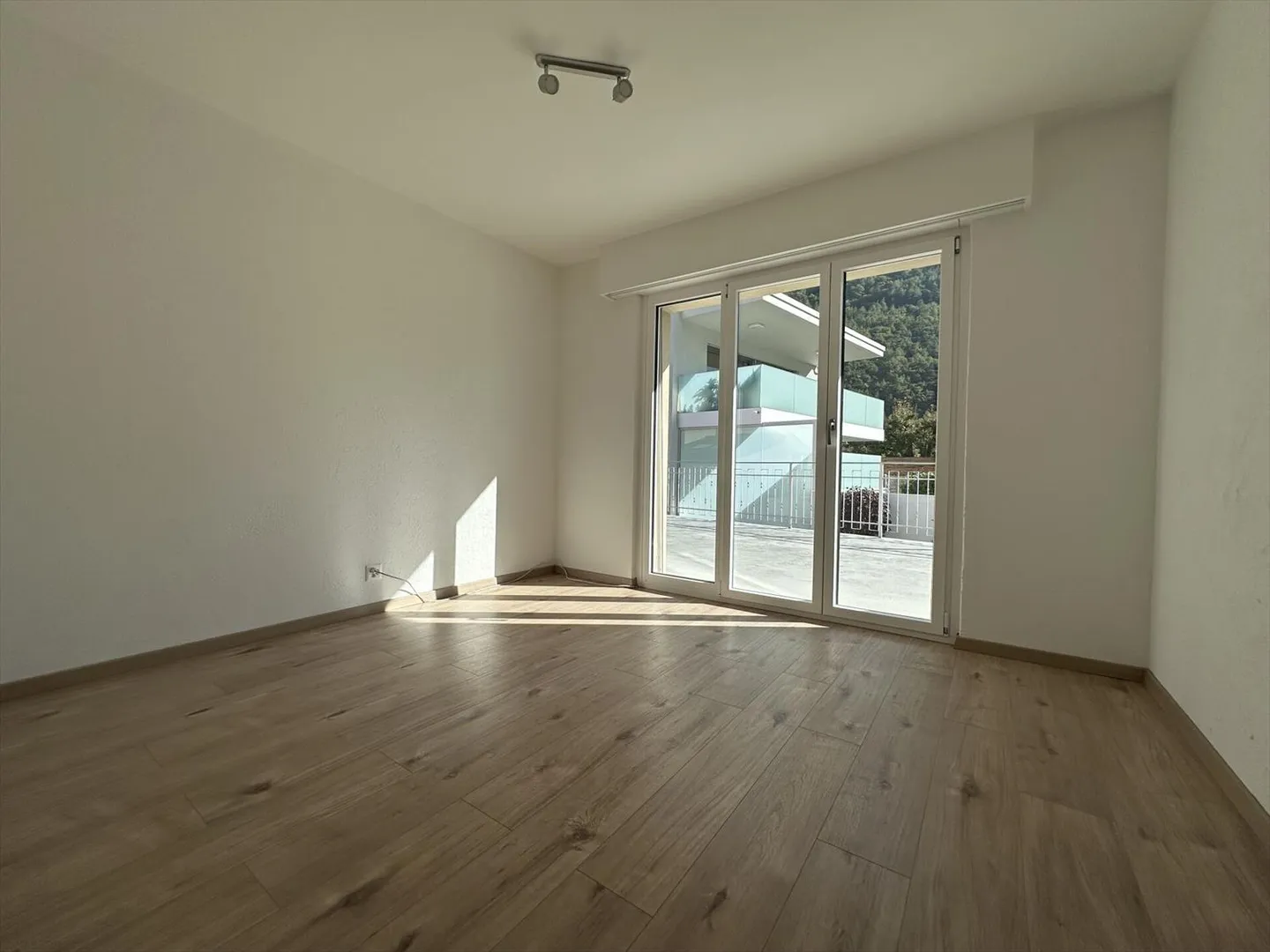 Einfamilienhaus mit Möglichkeit zur selbständigen Tätigkeit und großer Terrasse - Foto 9 von 13