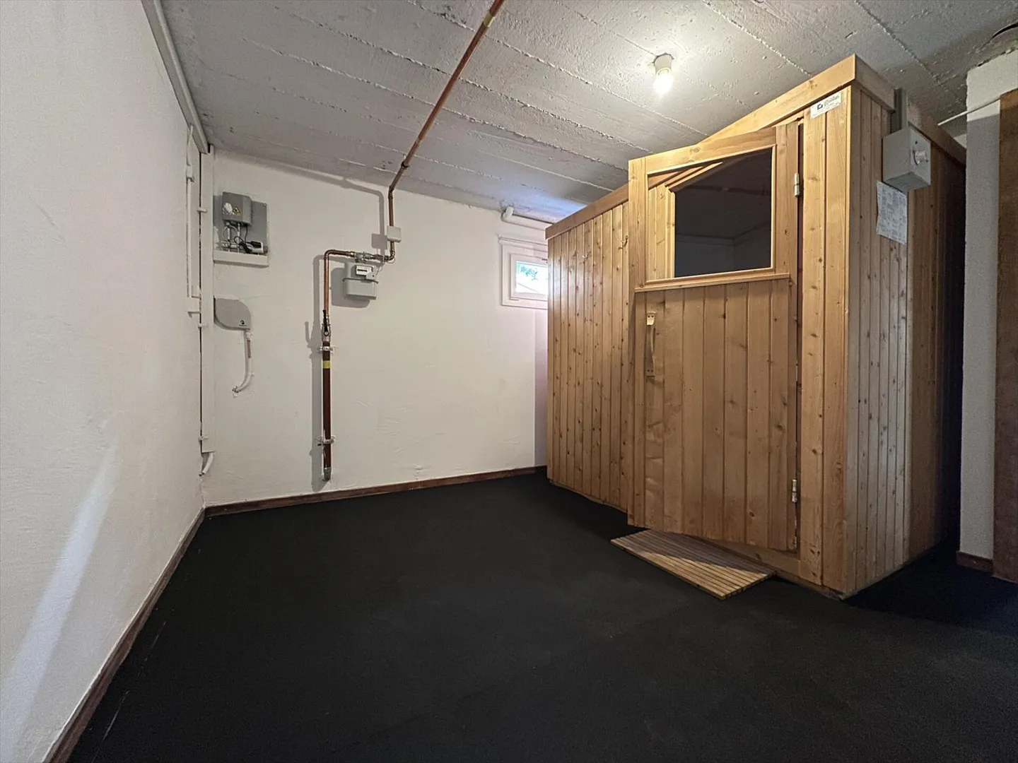 Einfamilienhaus mit Möglichkeit zur selbständigen Tätigkeit und großer Terrasse - Foto 10 von 13