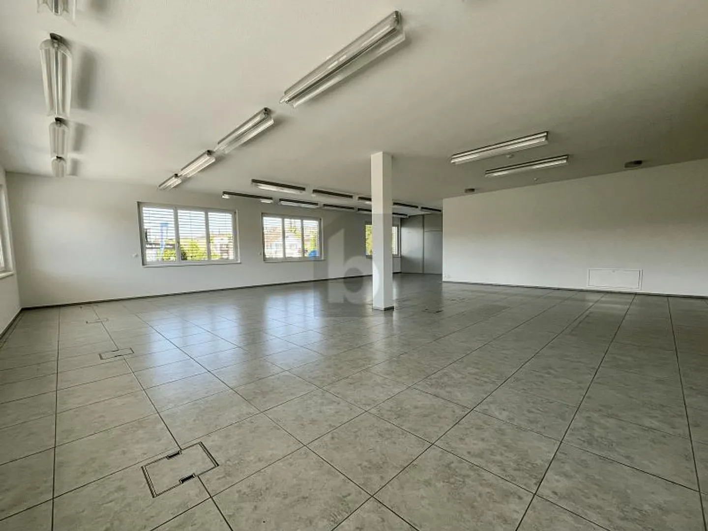 MOLTO BEN ATTREZZATO, MODERNO E SPAZIOSO - Foto 2 di 6