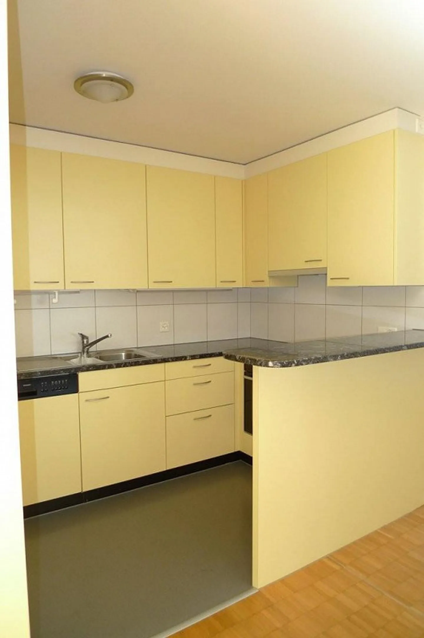 Posizione residenziale attraente vicino al lago di Zugo! - Foto 3 di 6