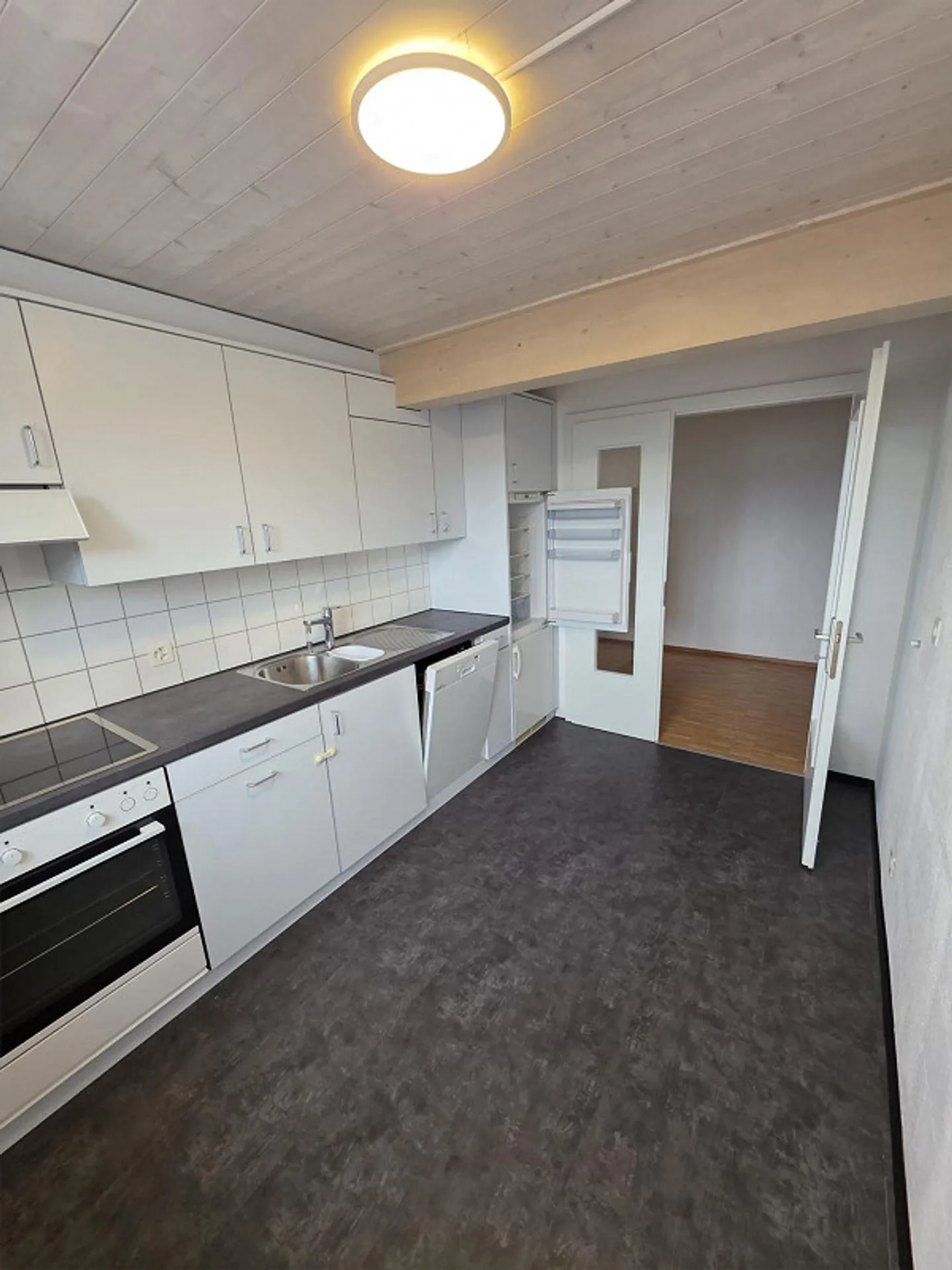 Spacious 2.5-room apartment with a view - Photo 5 of 10