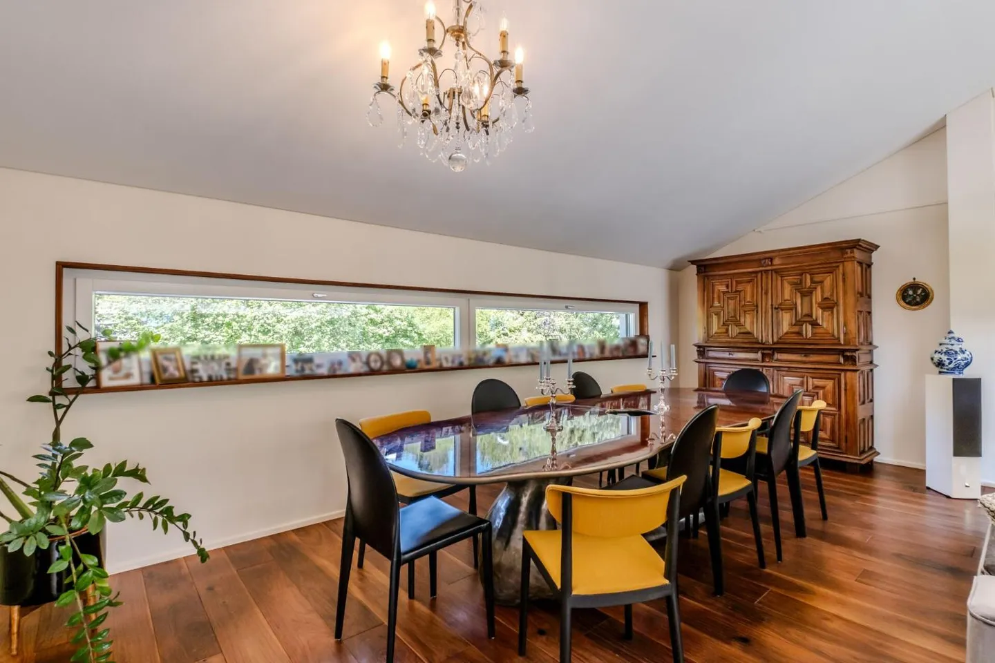 Luxury Apartment with Mountain View - Photo 5 of 13