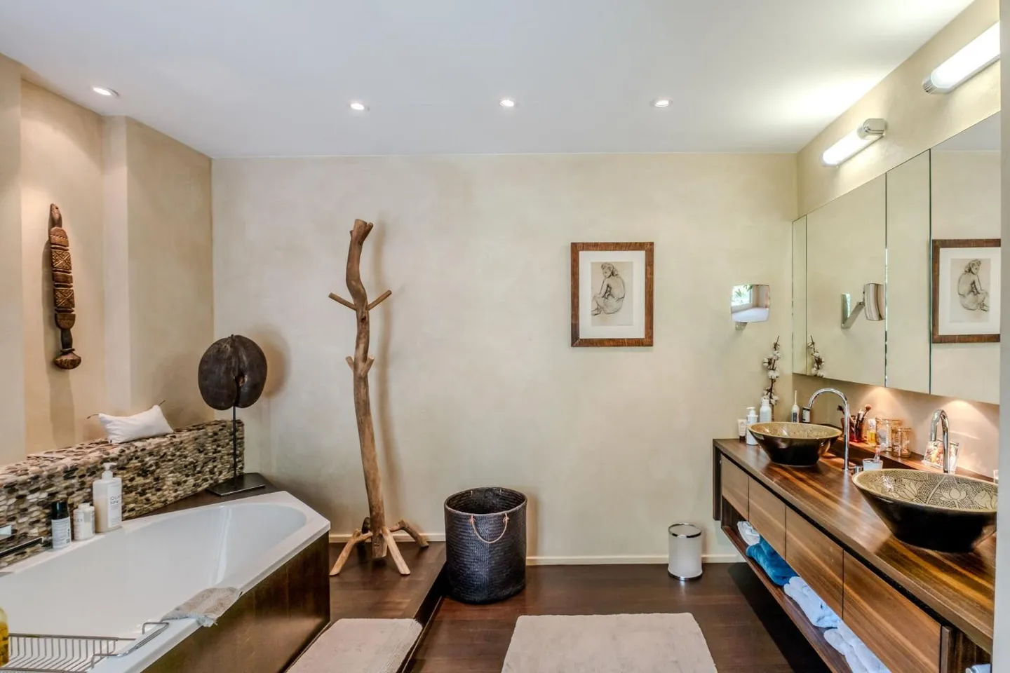 Luxury Apartment with Mountain View - Photo 6 of 13