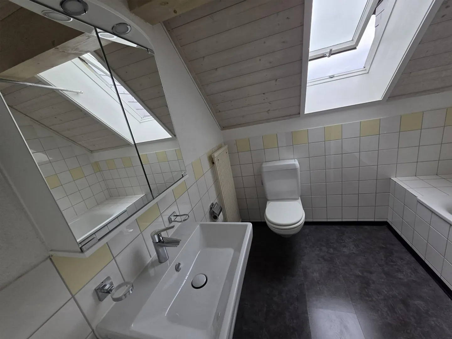 Spacious 2.5-room apartment with a view - Photo 7 of 10