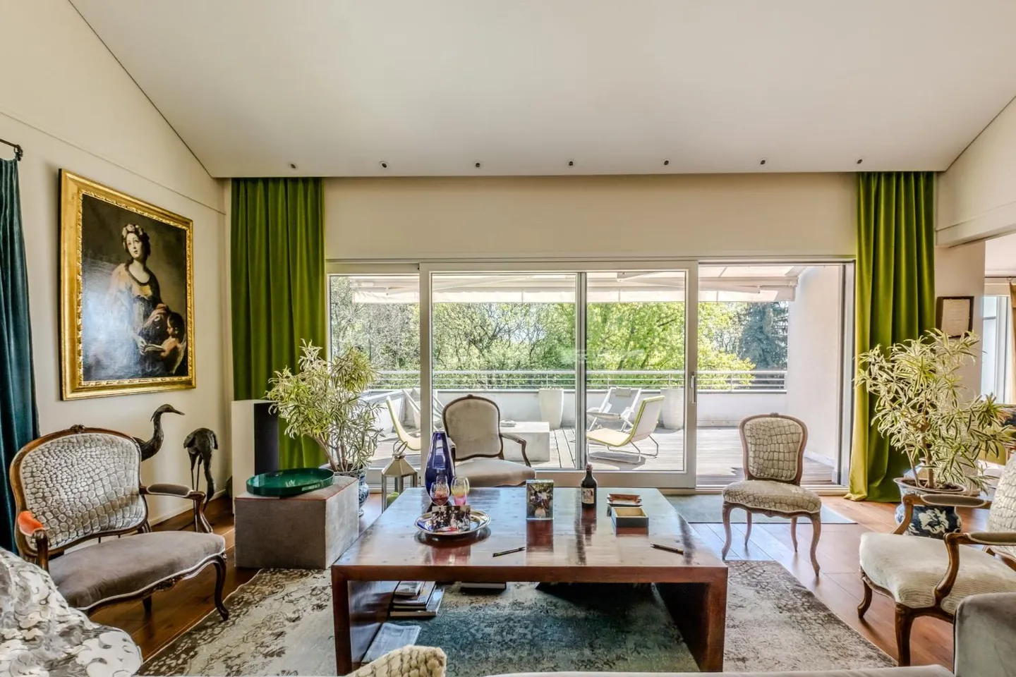 Luxury Apartment with Mountain View - Photo 1 of 13