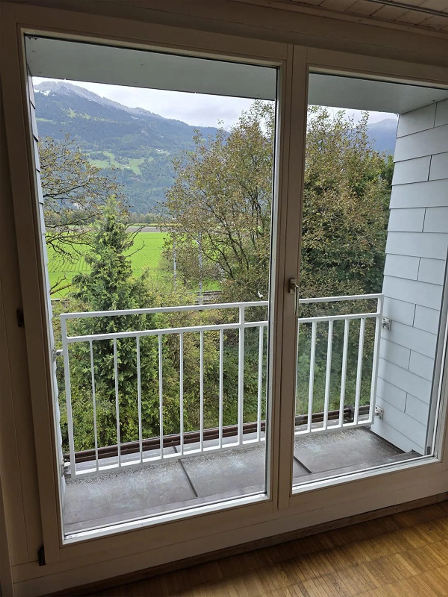 Spacious 2.5-room apartment with a view - Photo 4 of 10