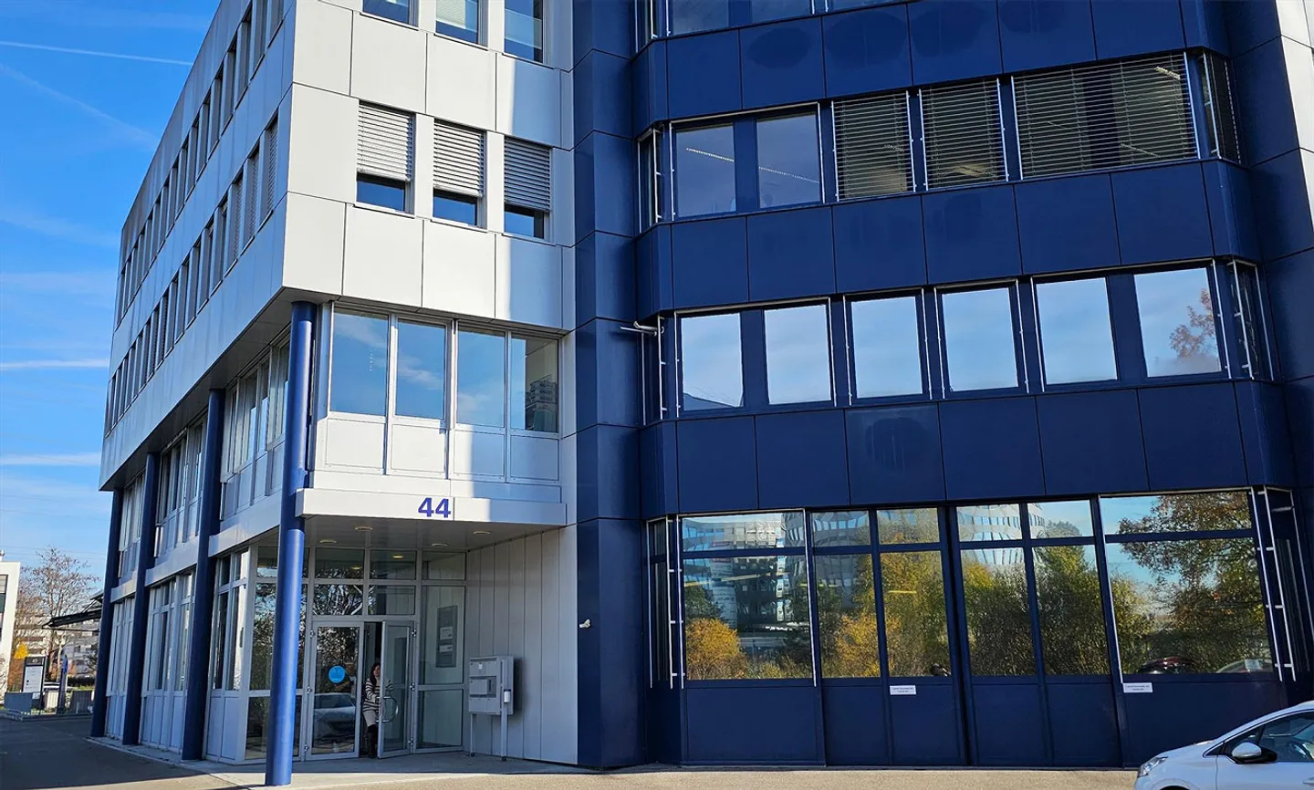 Warehouse/Archive with Daylight - Sennweid Business Area, Steinhausen - Photo 1 of 5