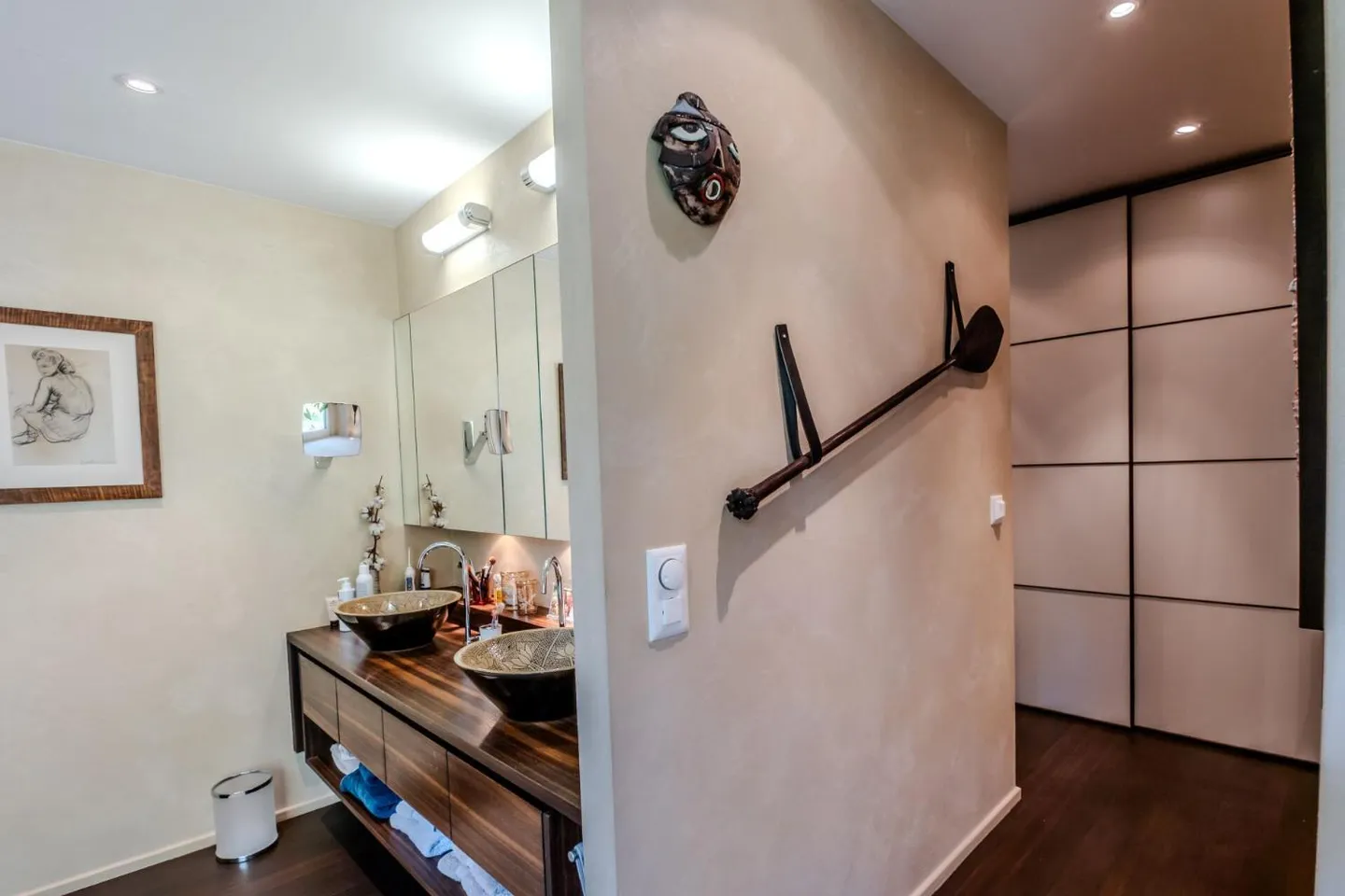 Luxury Apartment with Mountain View - Photo 8 of 13