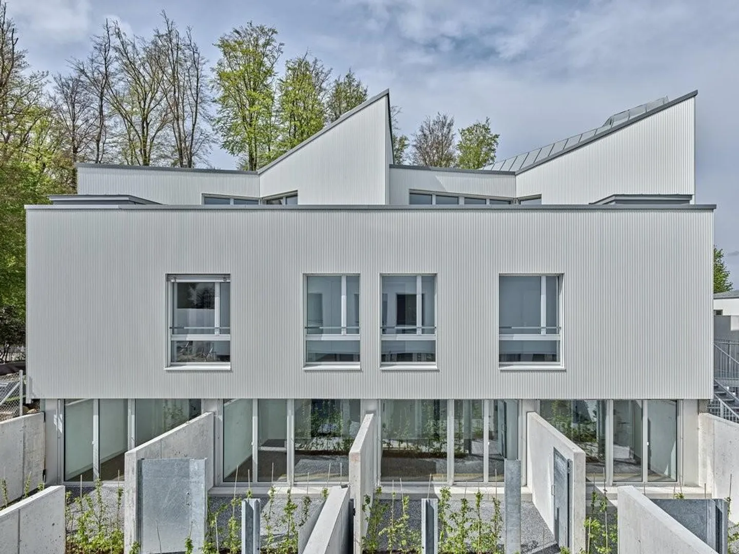 Expérience de vie de haute qualité - Appartement en duplex de 2,5 pièces dans un nouveau bâtiment - Photo 1 sur 6