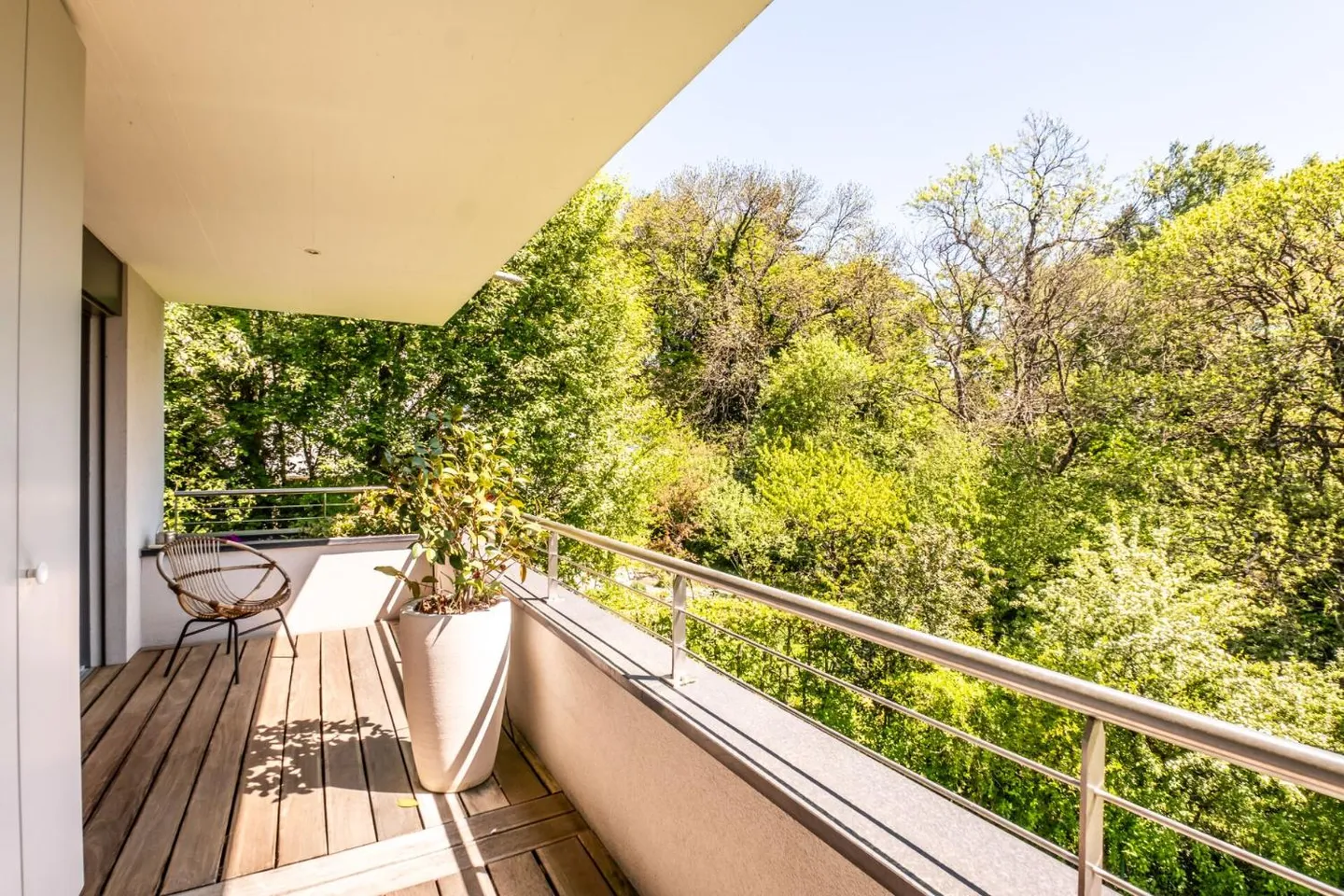 Luxury Apartment with Mountain View - Photo 13 of 13