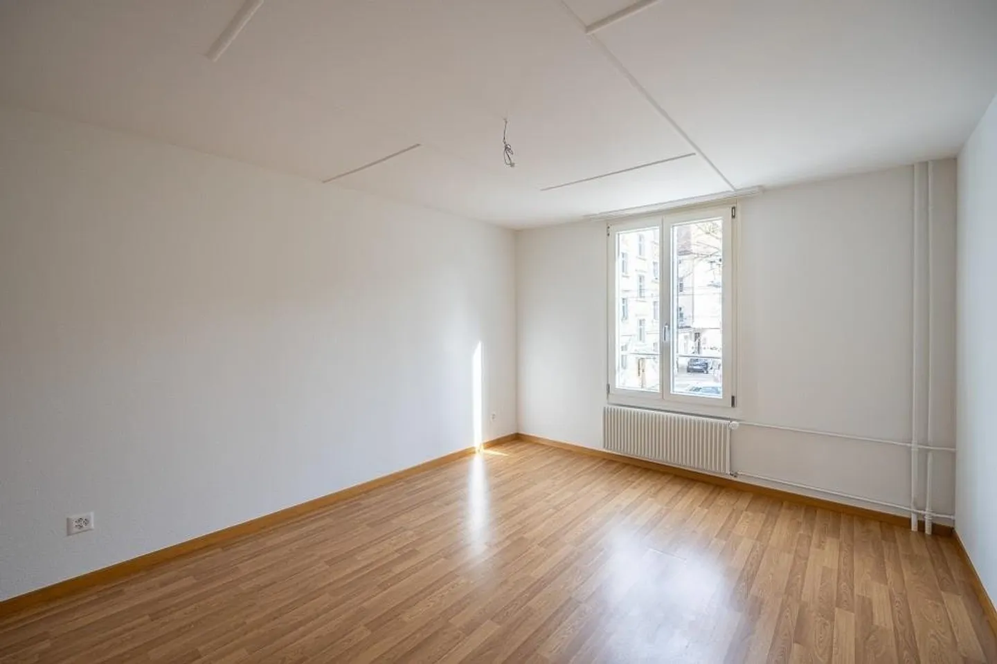 Appartement 3.5 pièces partiellement rénové 2ème étage - Photo 3 sur 8