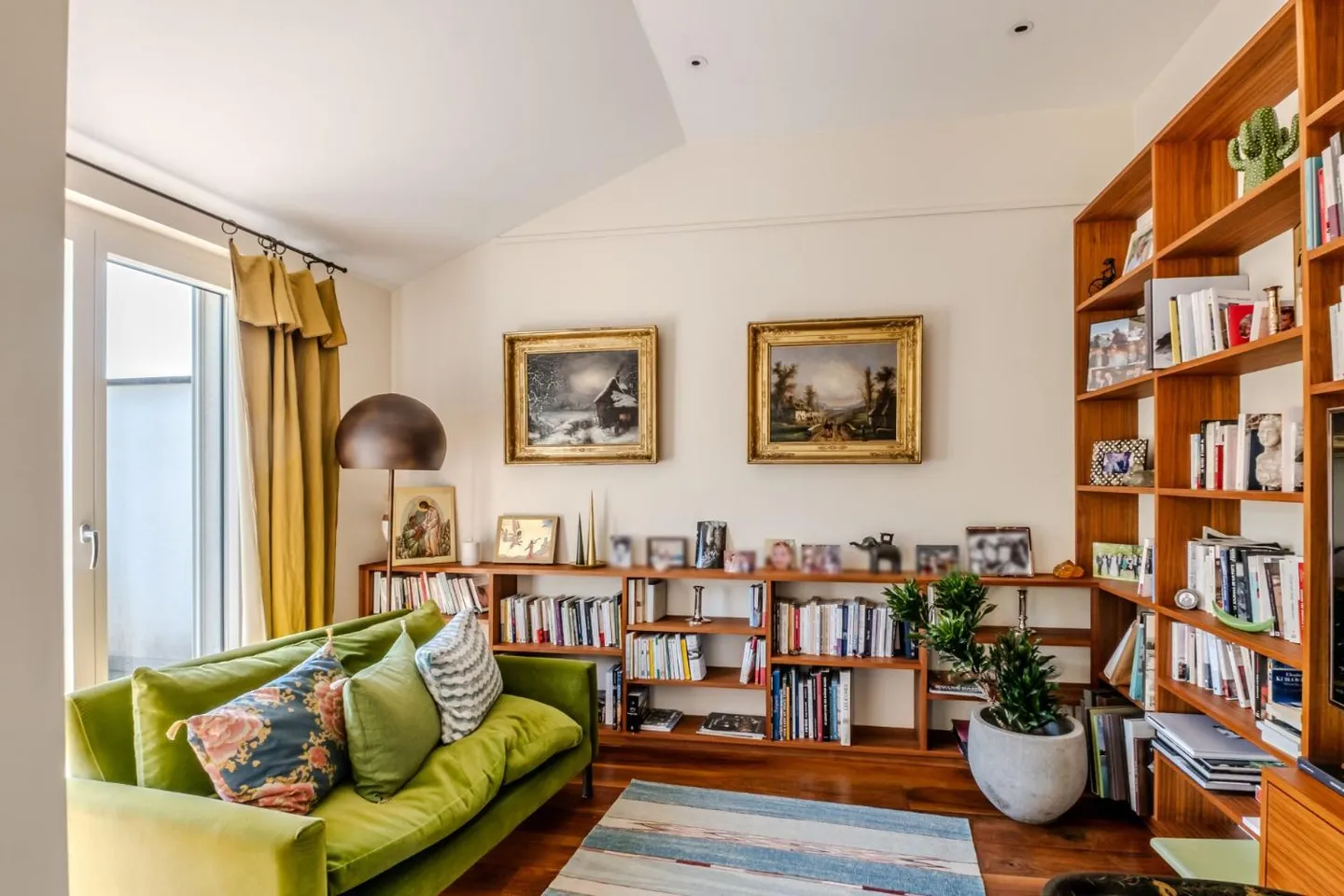 Luxury Apartment with Mountain View - Photo 10 of 13