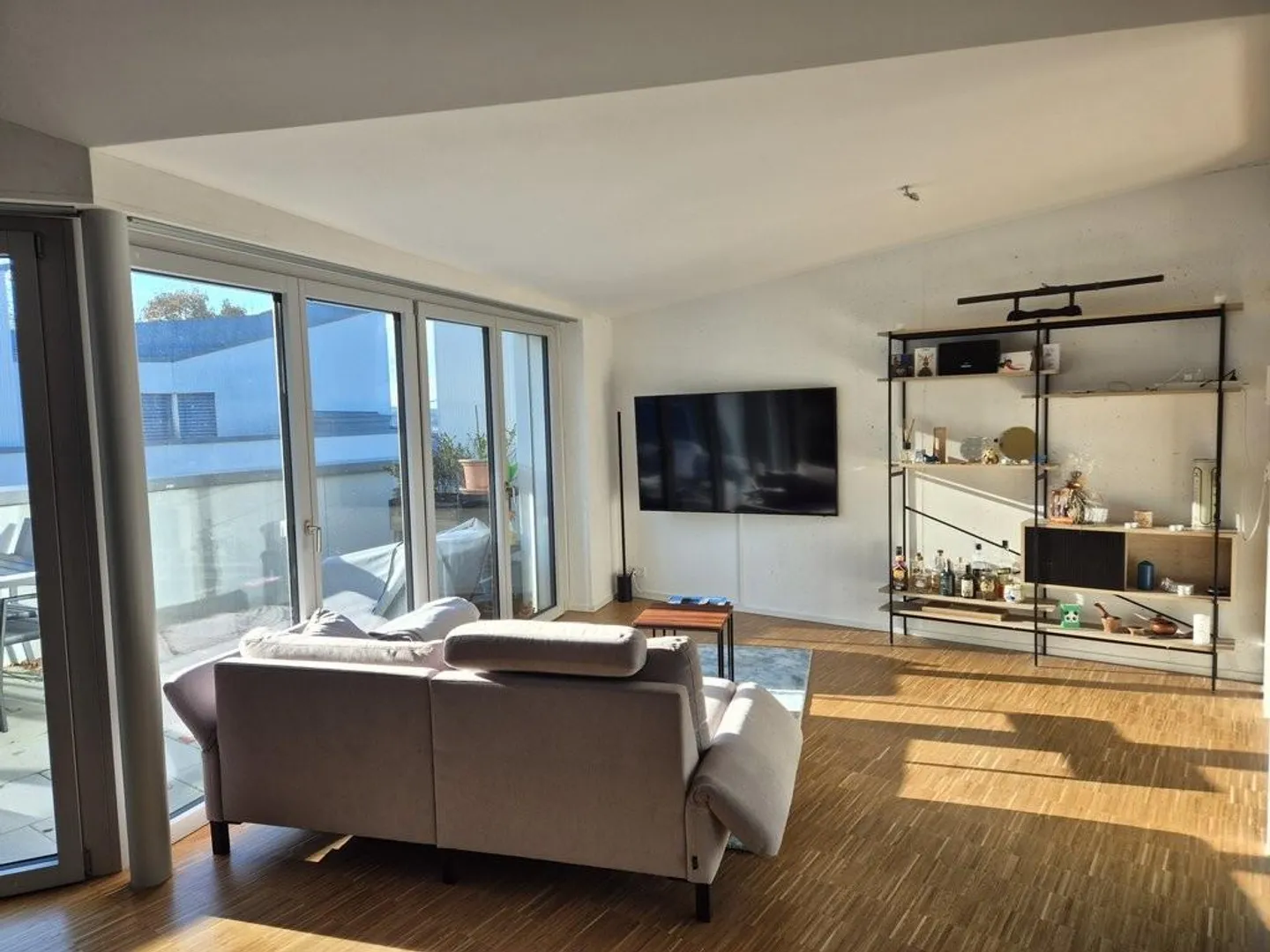 Expérience de vie de haute qualité - Appartement en duplex de 2,5 pièces dans un nouveau bâtiment - Photo 2 sur 6