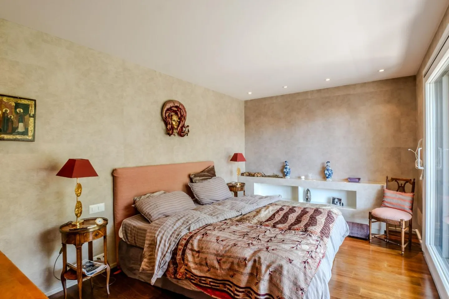 Luxury Apartment with Mountain View - Photo 12 of 13