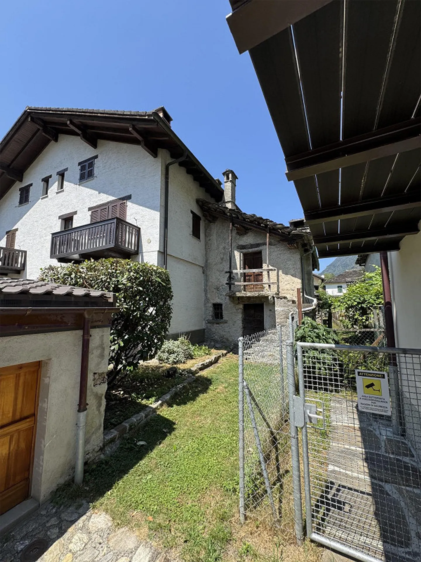 🏡 Malvaglia | Building with 3 apartments and rustic - Photo 3 of 15