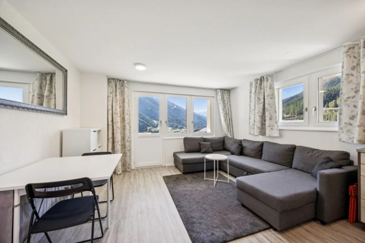 «Charmante 2.5-Zimmer-Wohnung im sonnigen Ritzingen/Goms» - Foto 3 von 13