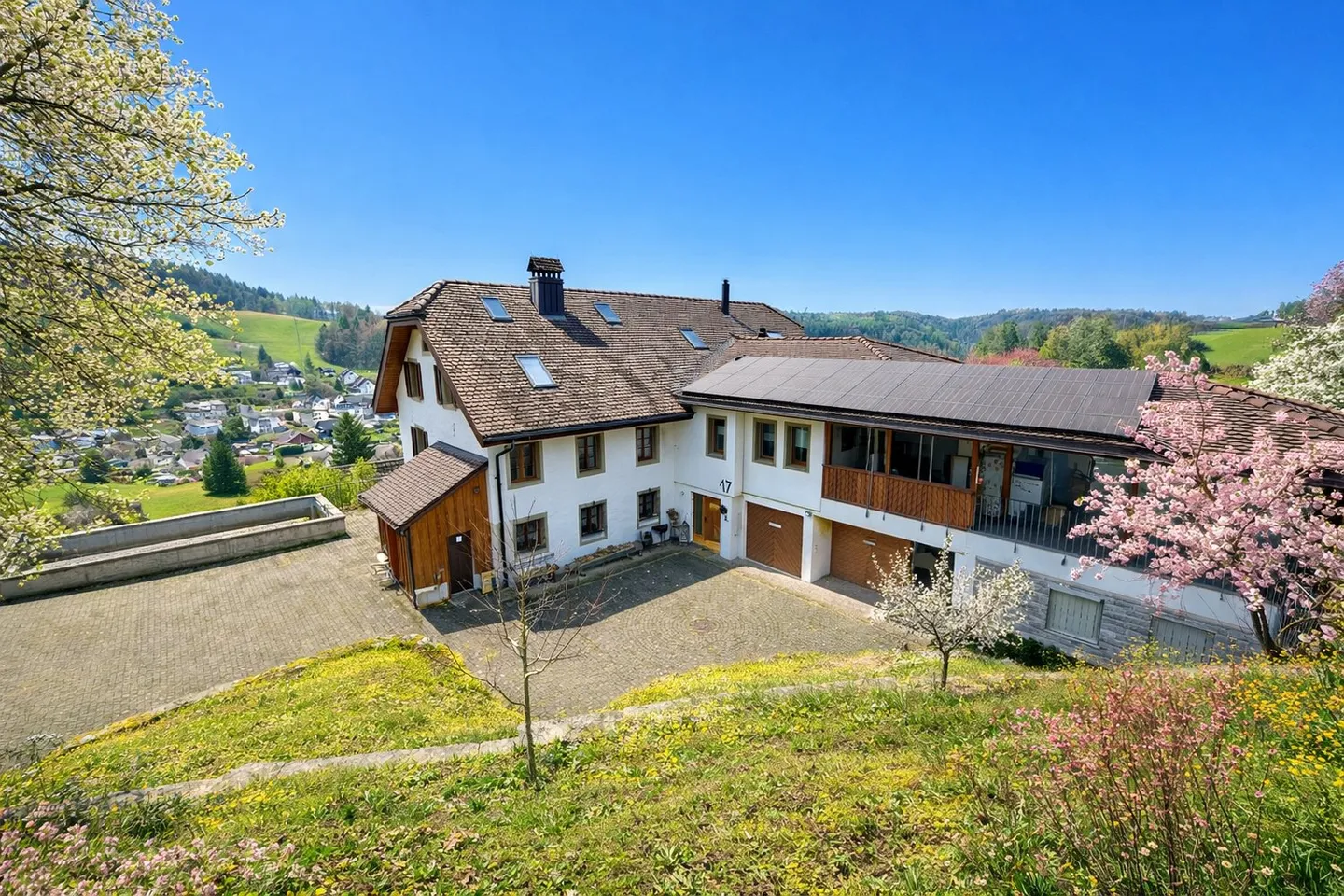 Historisches Mehrfamilienhaus mit Komfort - Foto 2 von 15