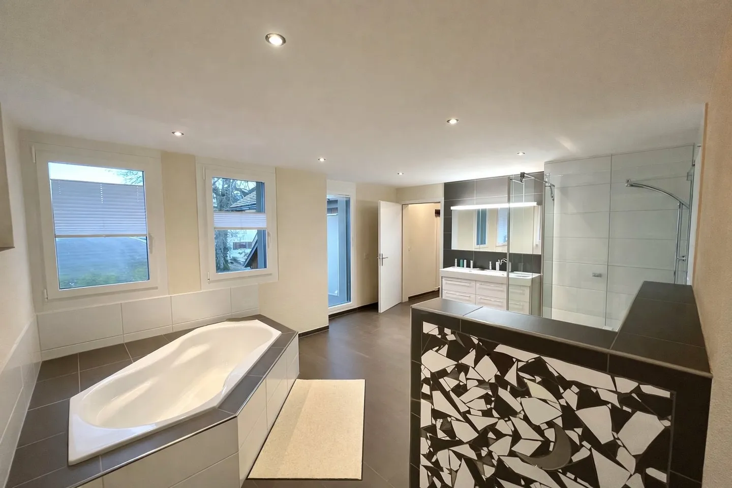 Historisches Mehrfamilienhaus mit Komfort - Foto 9 von 15