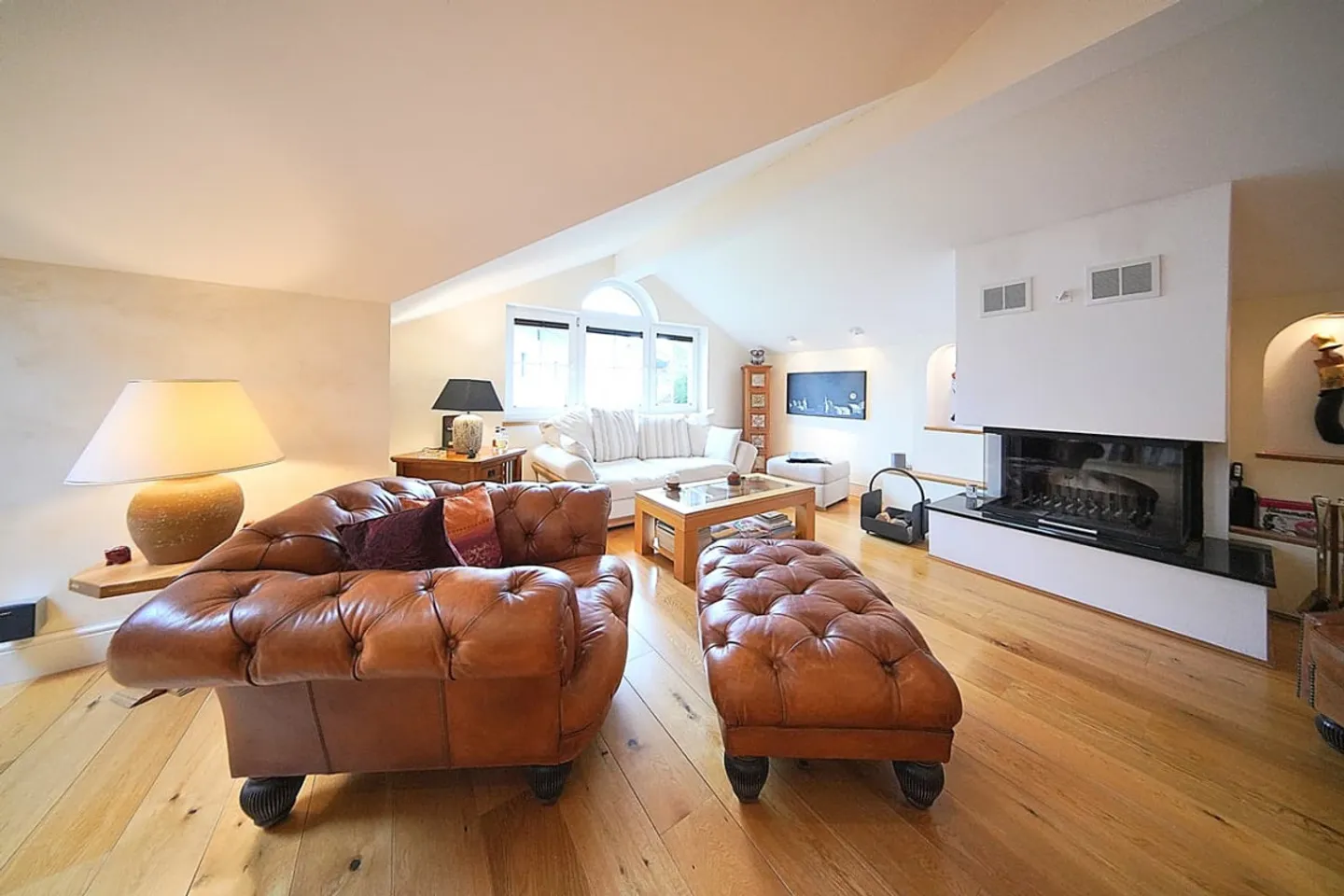 9-room House - Photo 1 of 1