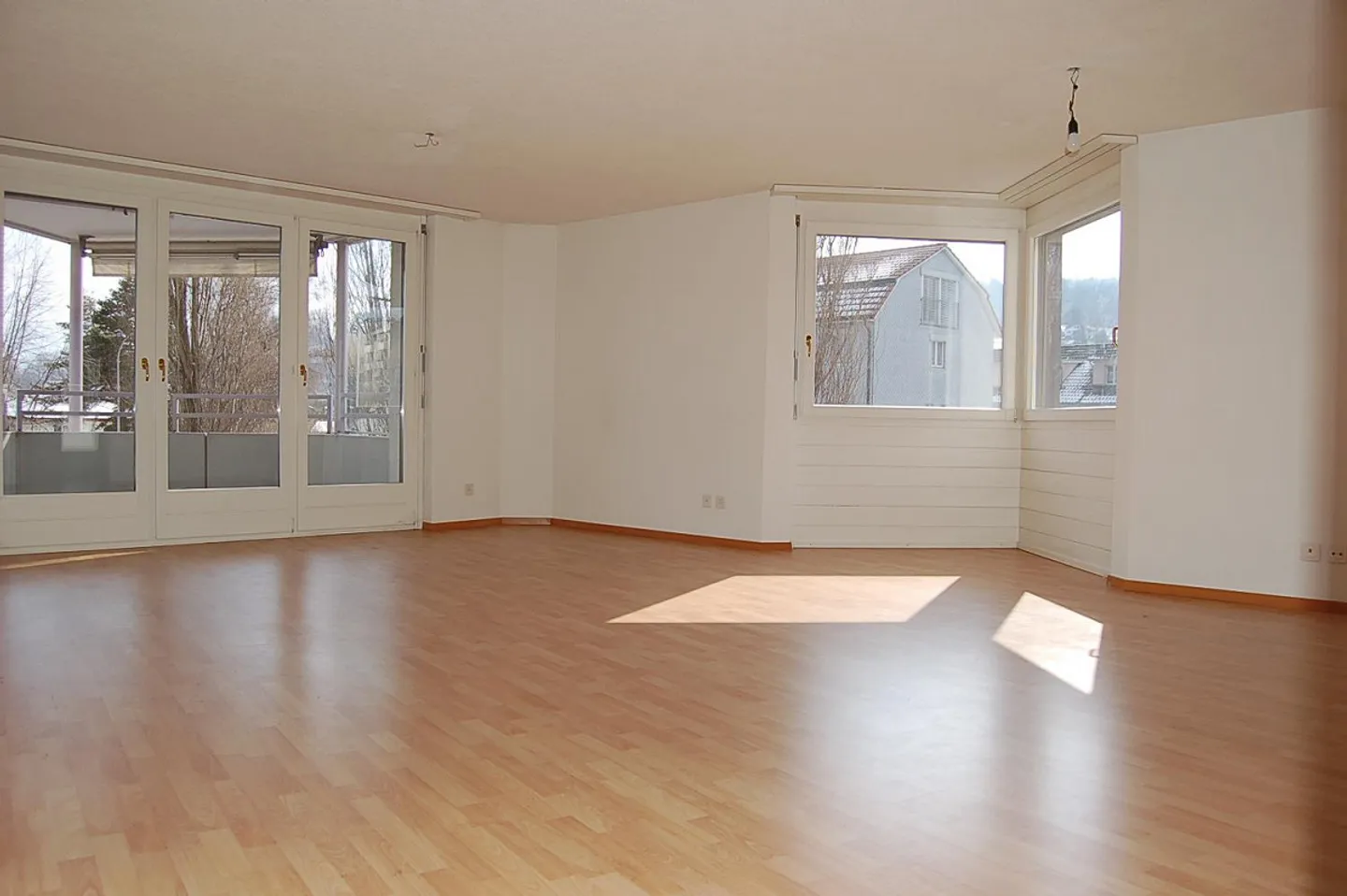 Spacious apartment with 2 balconies - Photo 4 of 16