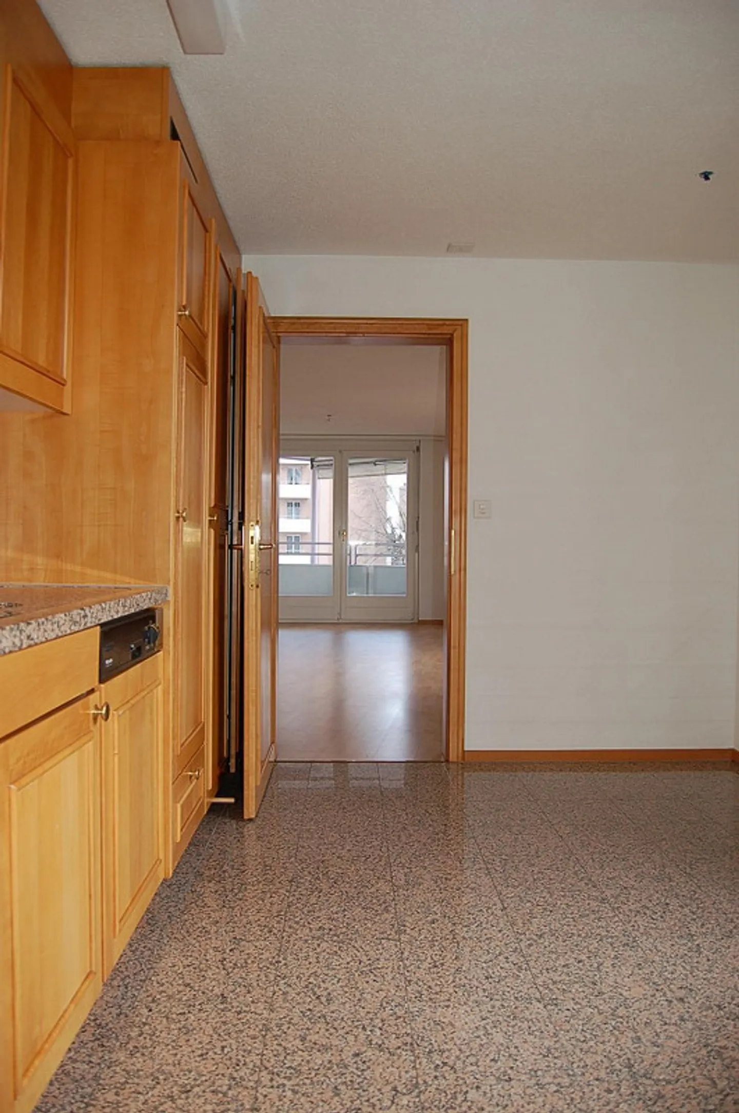 Spacious apartment with 2 balconies - Photo 6 of 16