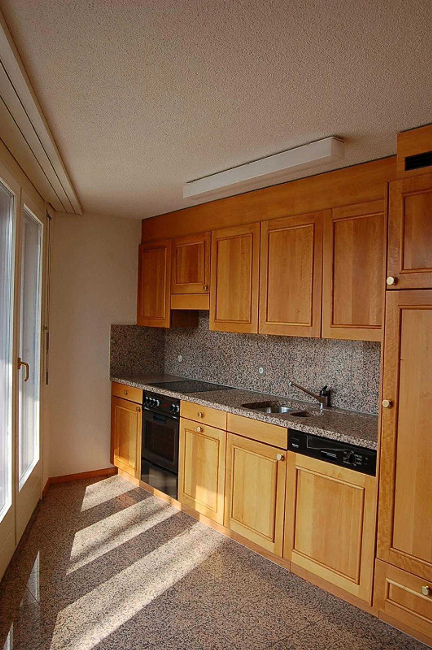 Spacious apartment with 2 balconies - Photo 7 of 16