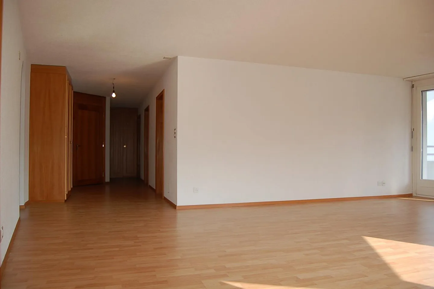 Spacious apartment with 2 balconies - Photo 9 of 16