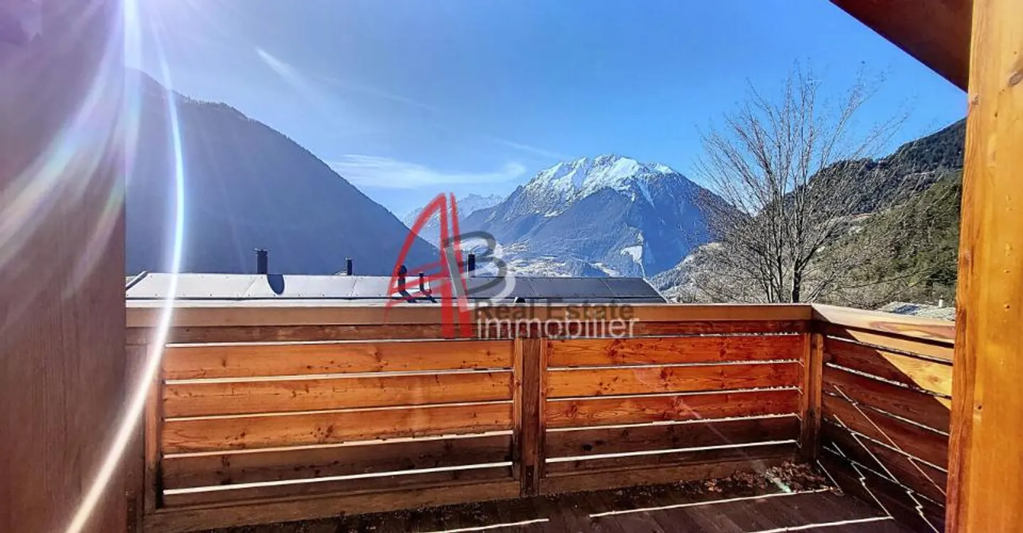 Chalet with Stunning Views - Photo 4 of 13