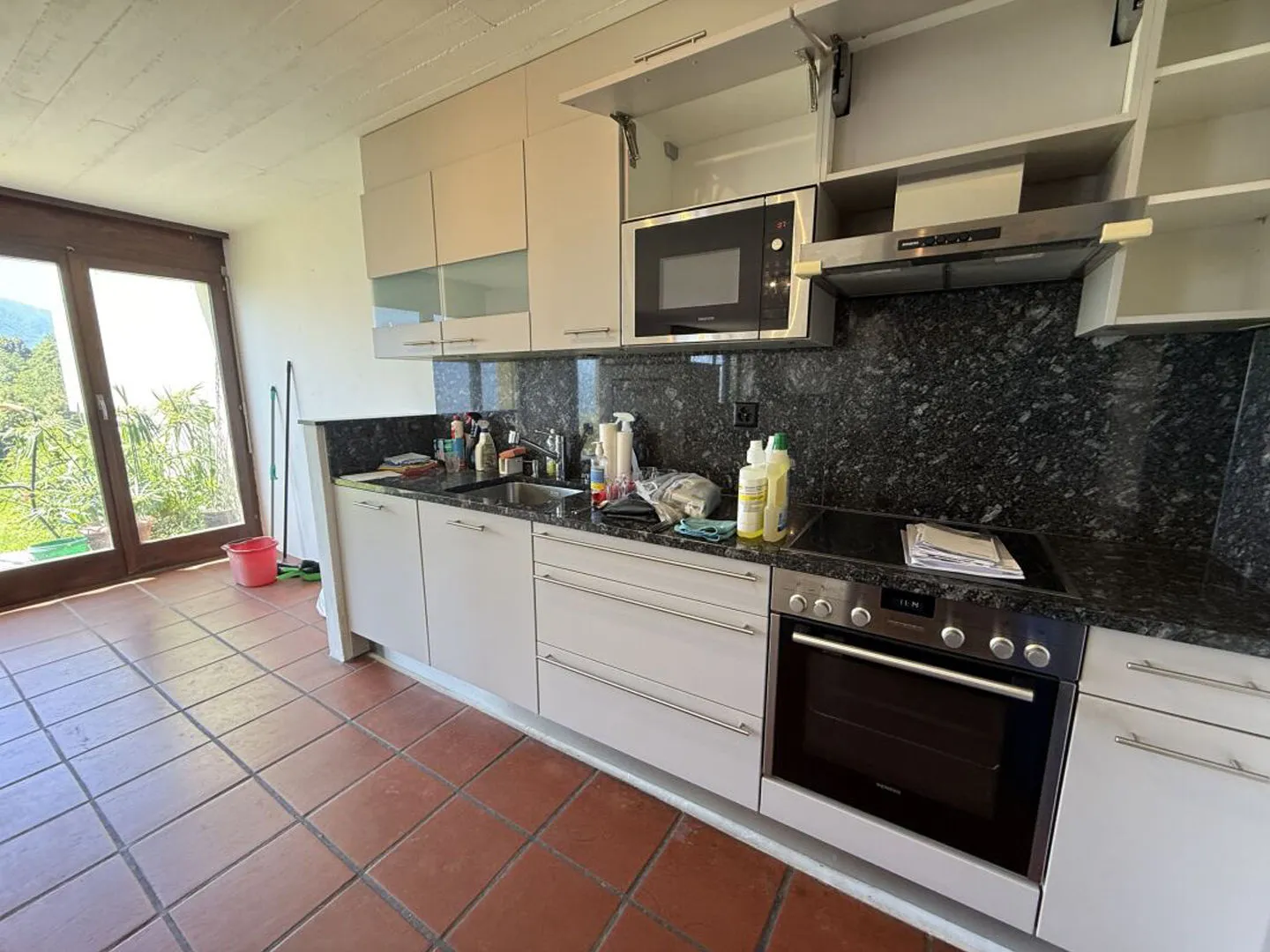 Casa unifamiliare di 4.5 locali con  1 posteggio coperto | 4,5-Zimmer-Einfamilienhaus mit  1 überdachter Parkplatz - Foto 5 di 13