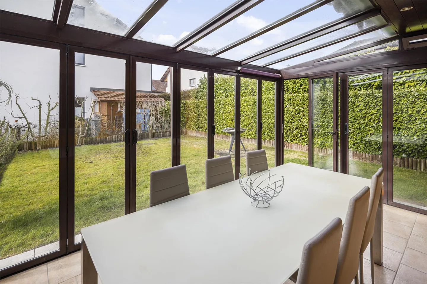 Family-friendly living experience with garden and winter garden - Photo 4 of 12
