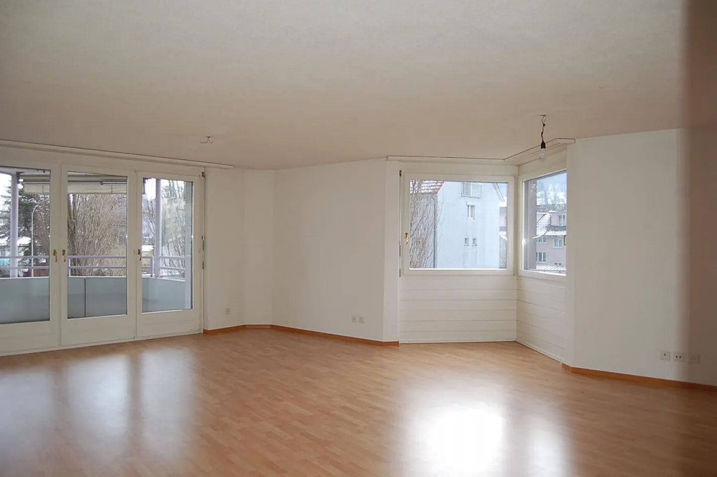 Spacious apartment with 2 balconies - Photo 15 of 16