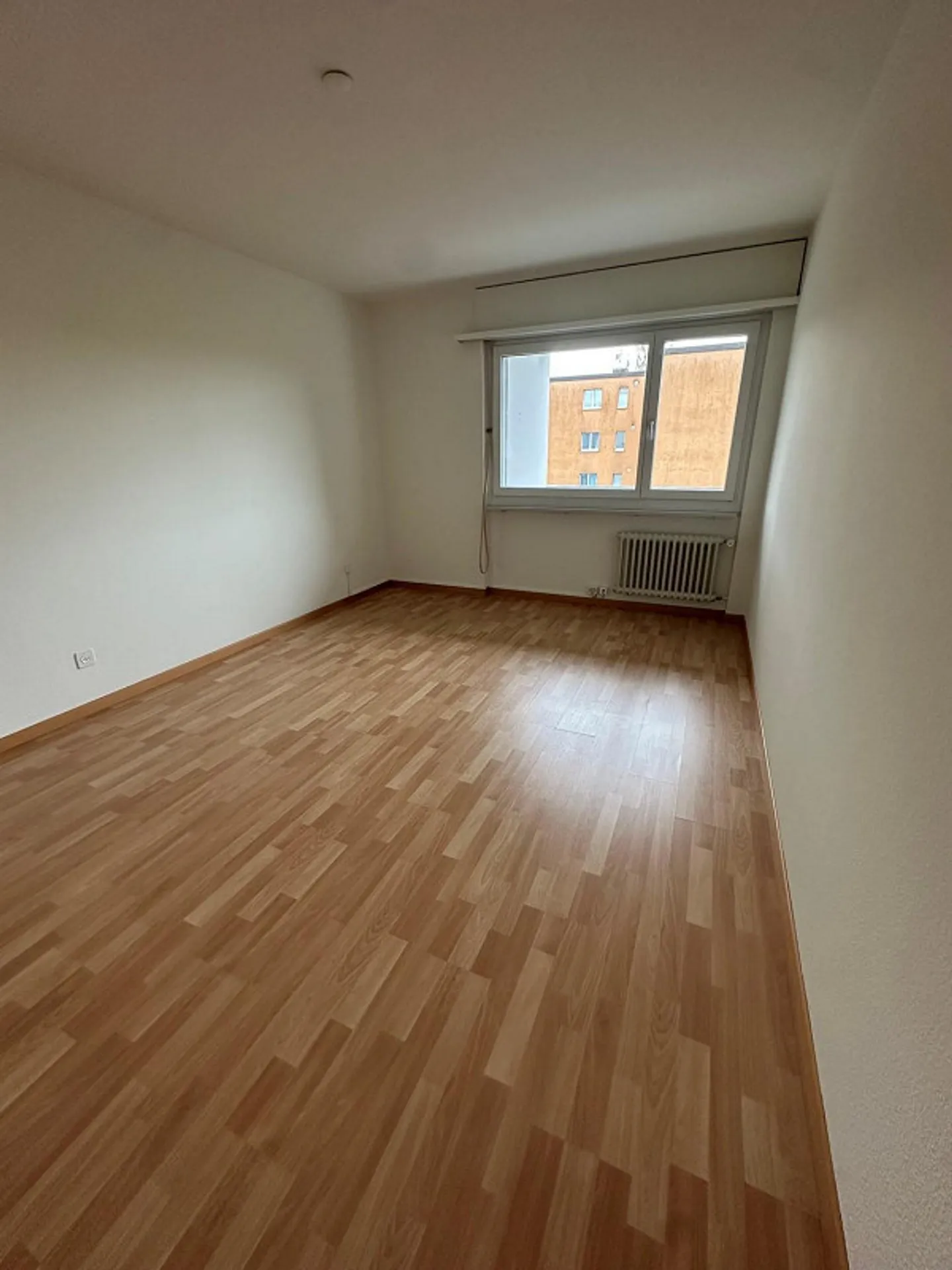 Appartamento affascinante di 3,5 stanze al 2° piano vicino alla stazione di Bonstetten - Foto 3 di 10