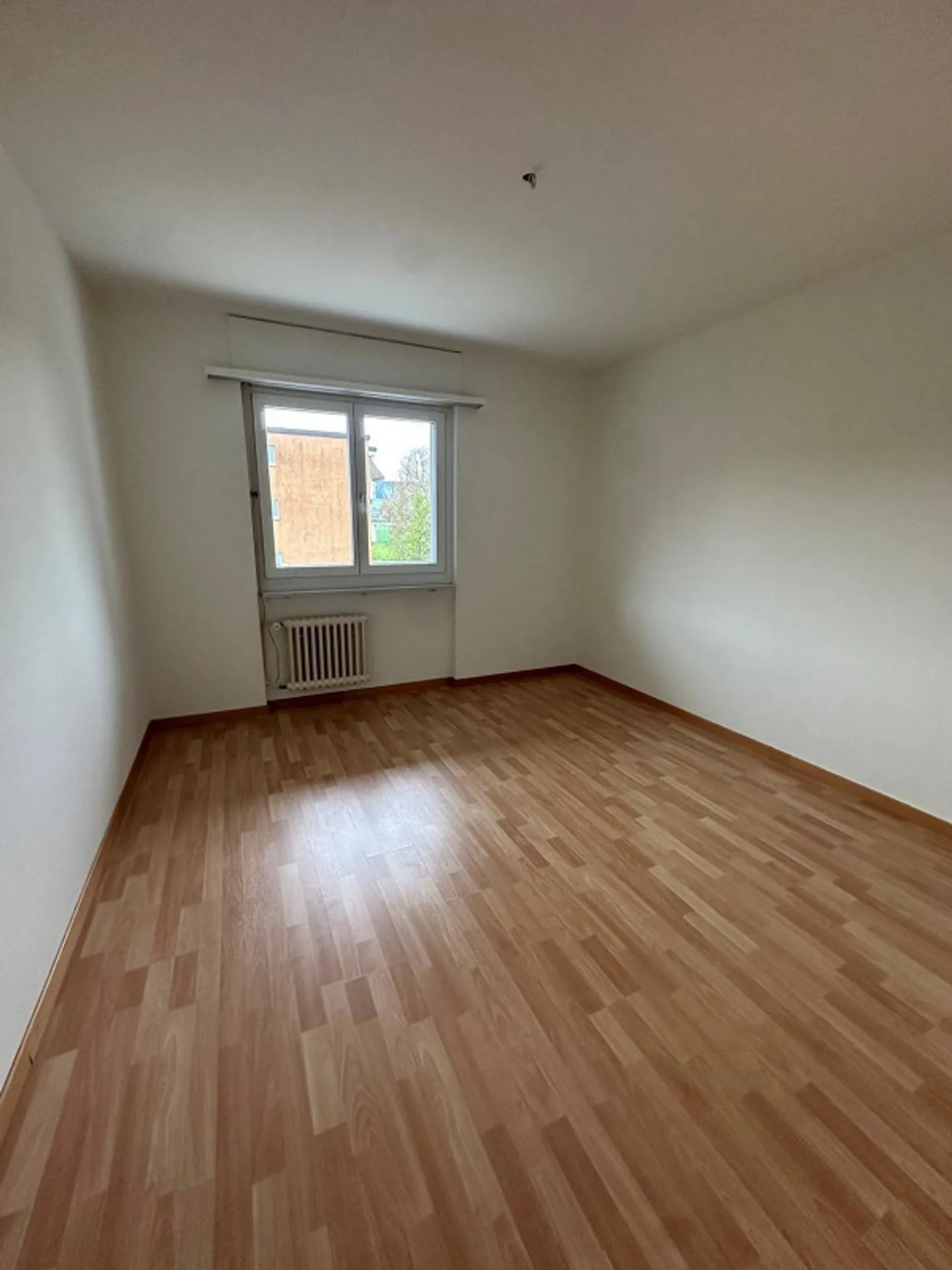 Appartamento affascinante di 3,5 stanze al 2° piano vicino alla stazione di Bonstetten - Foto 4 di 10