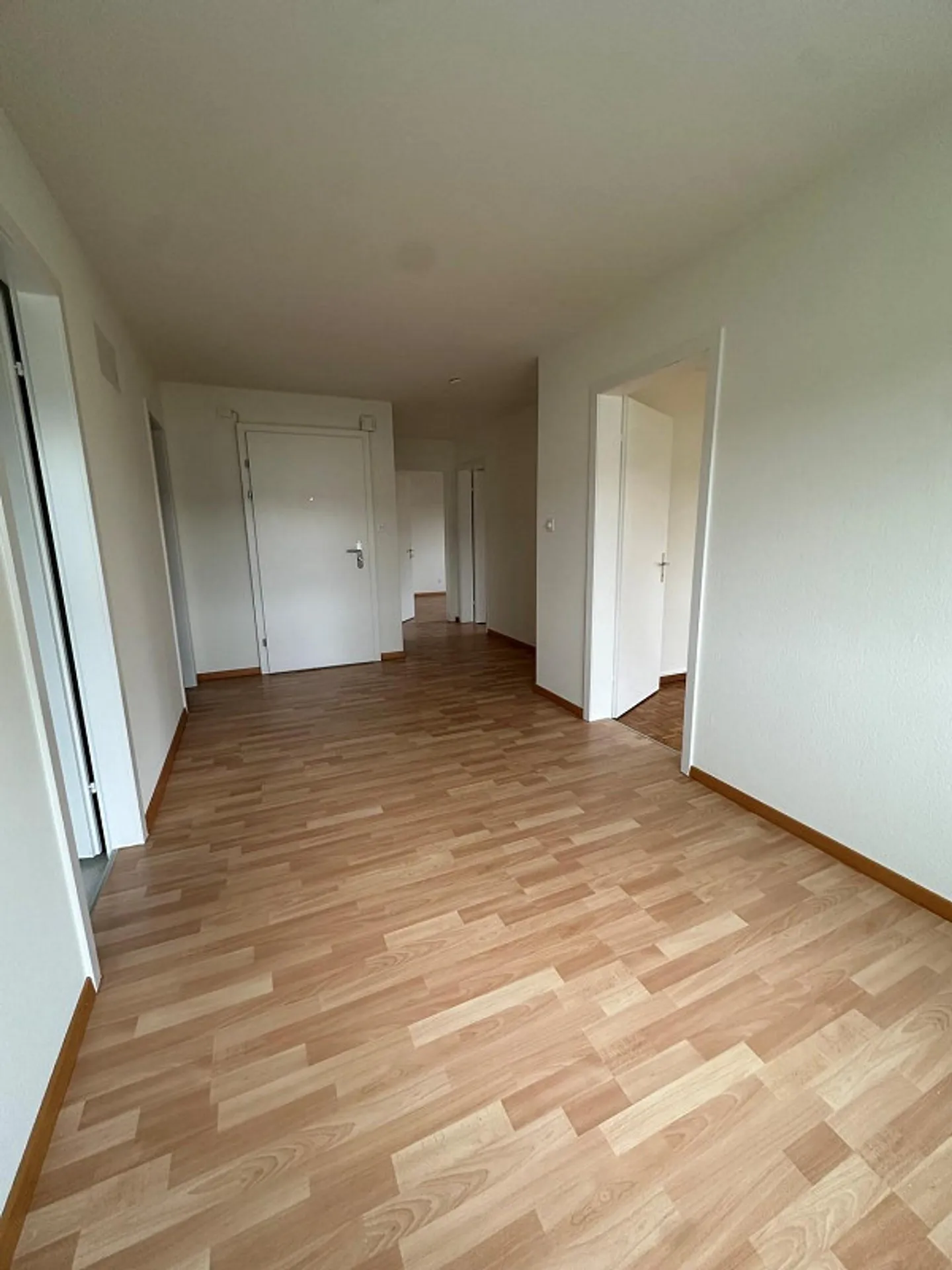 Appartamento affascinante di 3,5 stanze al 2° piano vicino alla stazione di Bonstetten - Foto 5 di 10