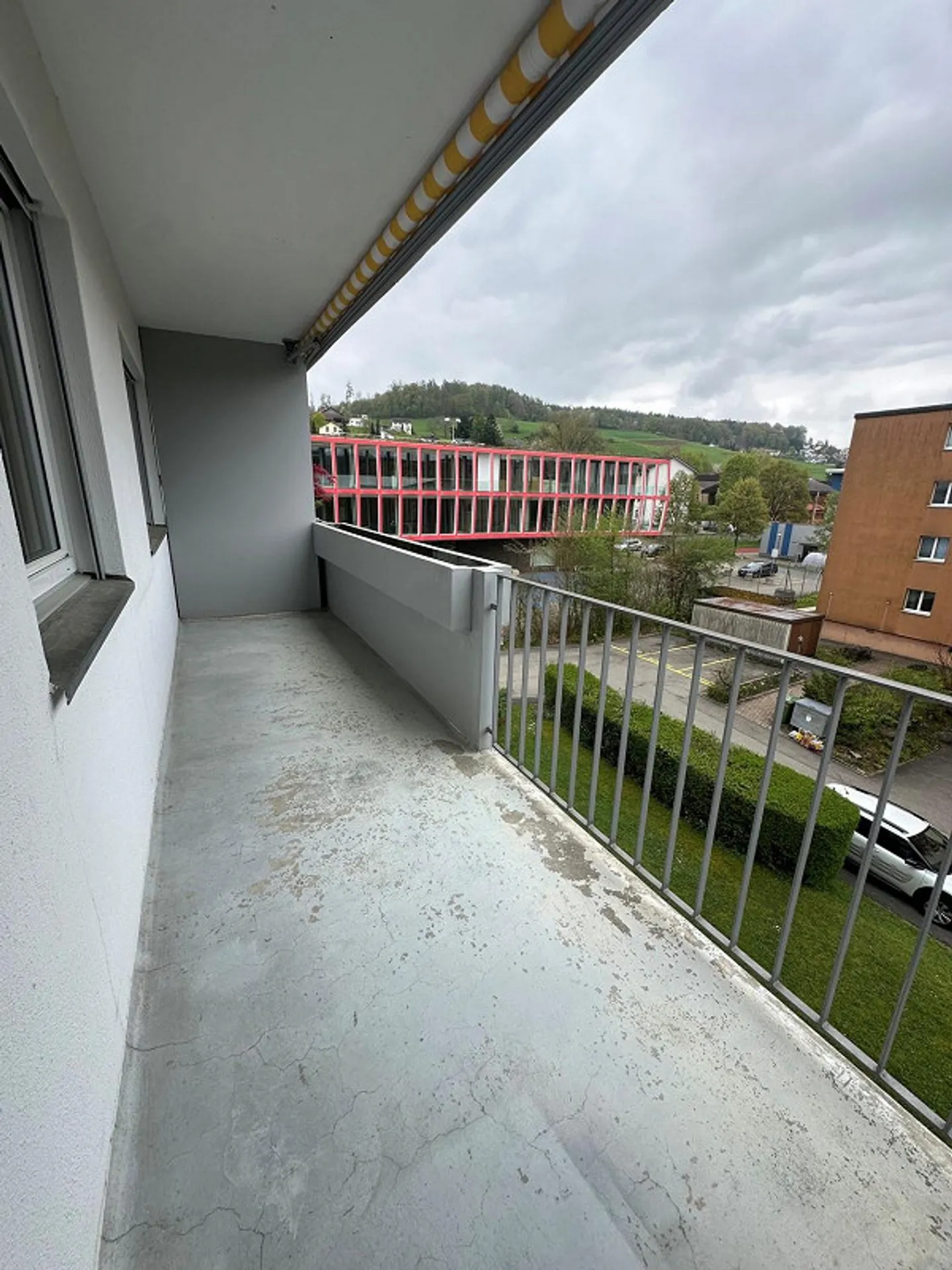 Appartamento affascinante di 3,5 stanze al 2° piano vicino alla stazione di Bonstetten - Foto 7 di 10