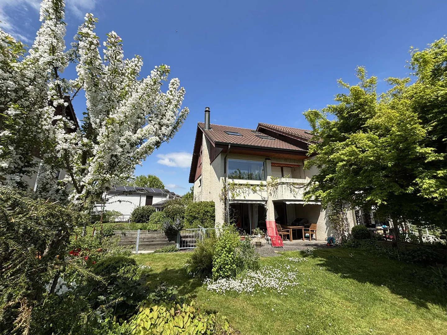 Casa indipendente con bel giardino, Münsingen - Foto 1 di 30