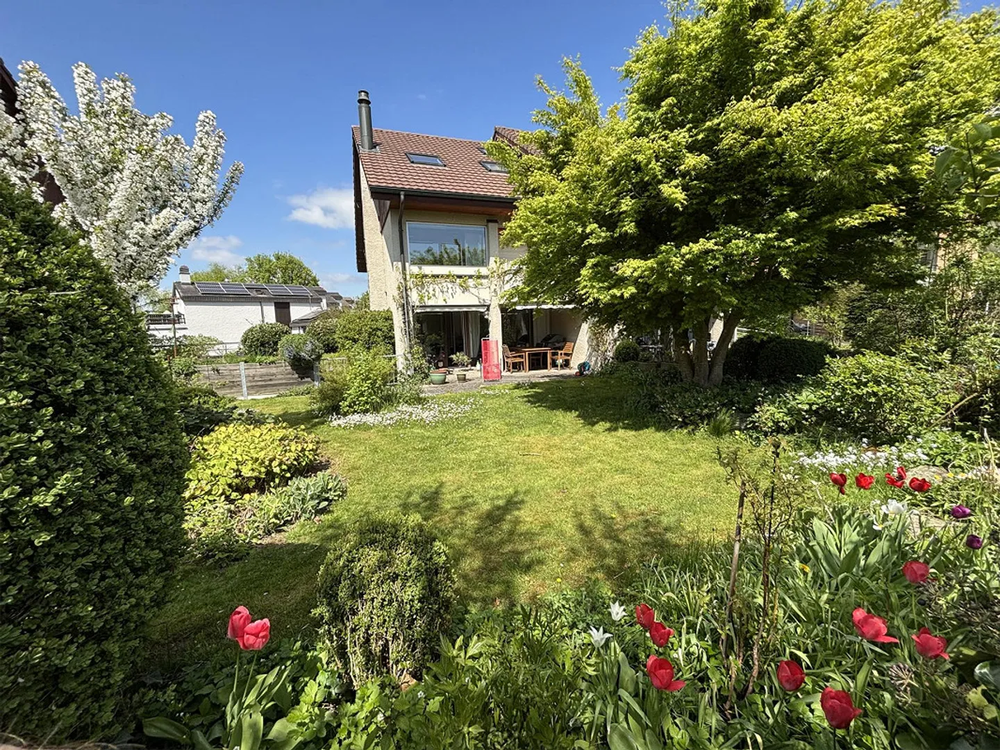 Casa indipendente con bel giardino, Münsingen - Foto 2 di 30