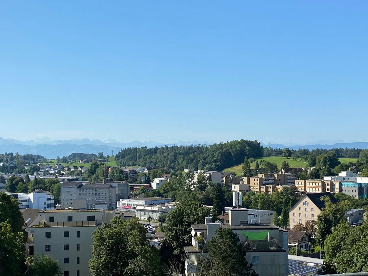 Moderno appartamento di 3,5 stanze con balcone e vista sul verde - Foto 6 di 8