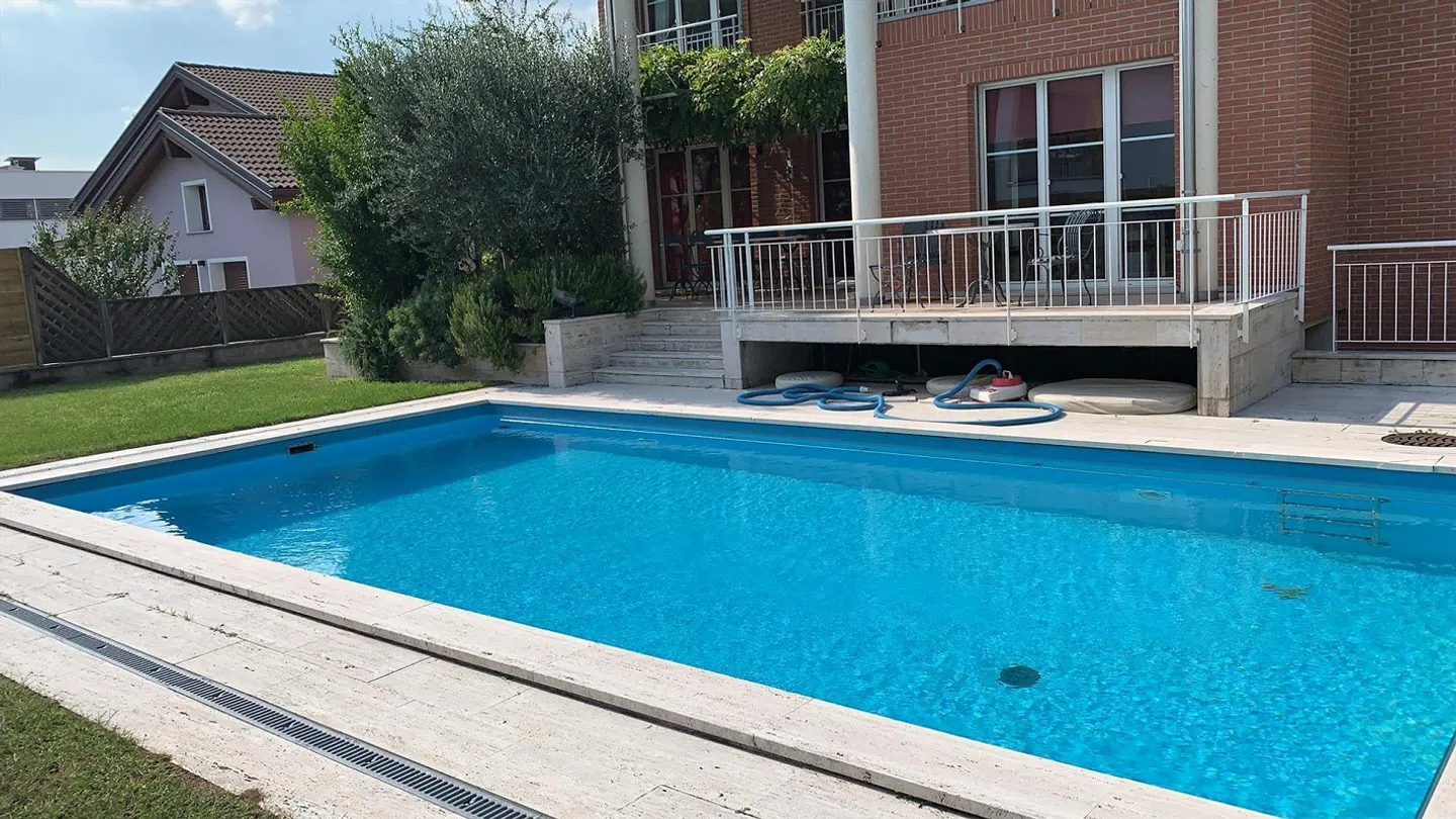MODERNA VILLA SINGOLA CON GIARDINO E PISCINA - Foto 4 di 6