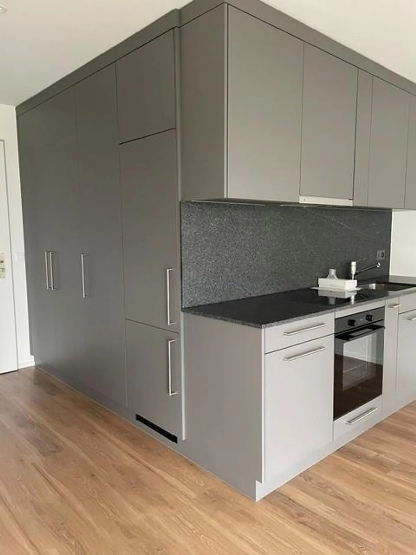 Ampio appartamento di 1,5 stanze nella migliore posizione con terrazza - Foto 2 di 8