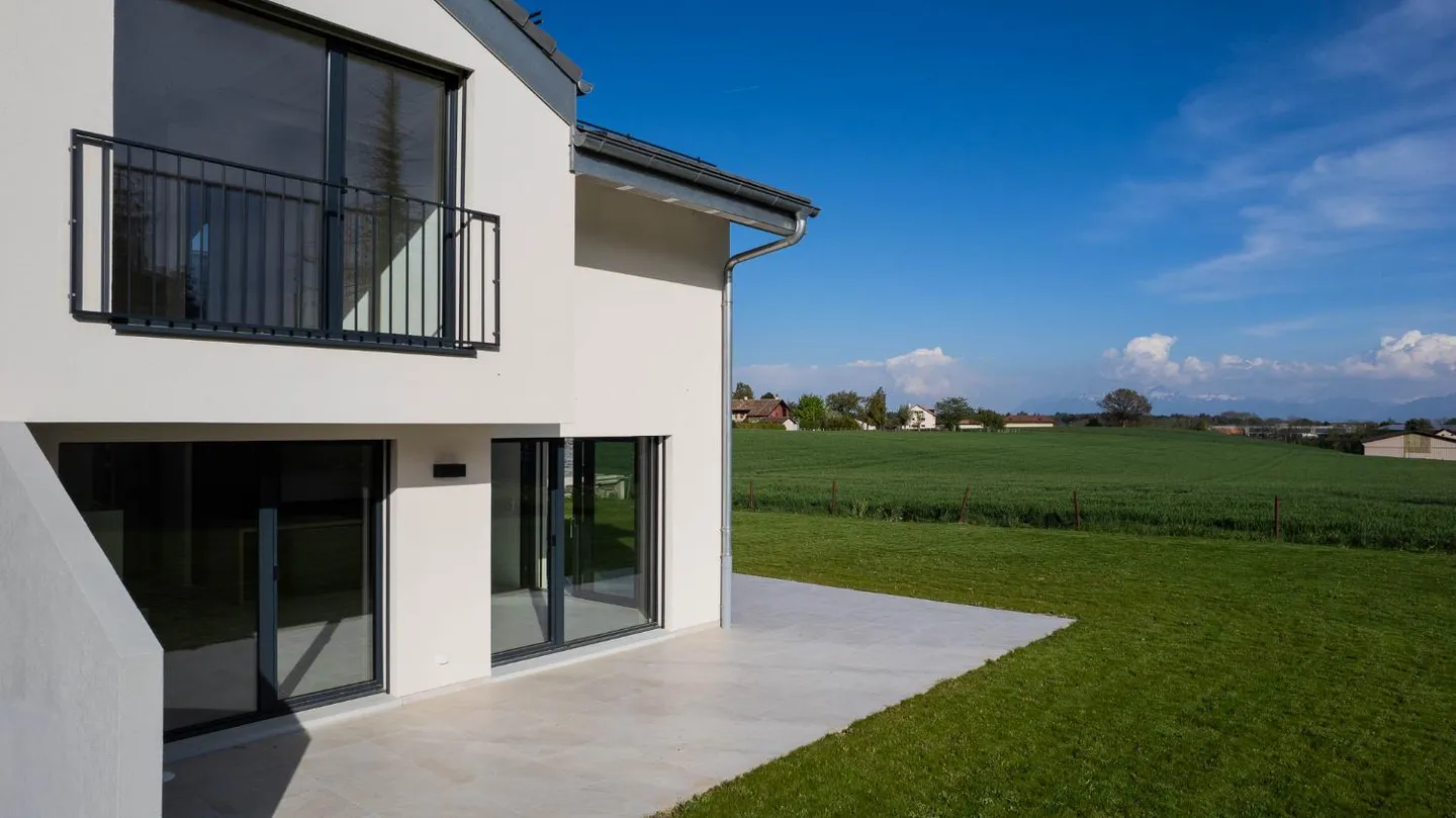 Terraced house with 4 bedrooms, magnificent view of the fields and the Alps - Photo 1 of 20