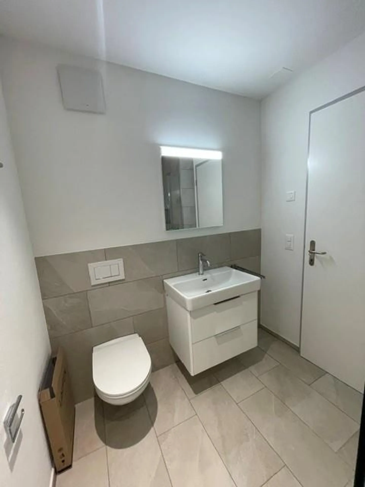 Ampio appartamento di 1,5 stanze nella migliore posizione con terrazza - Foto 6 di 8